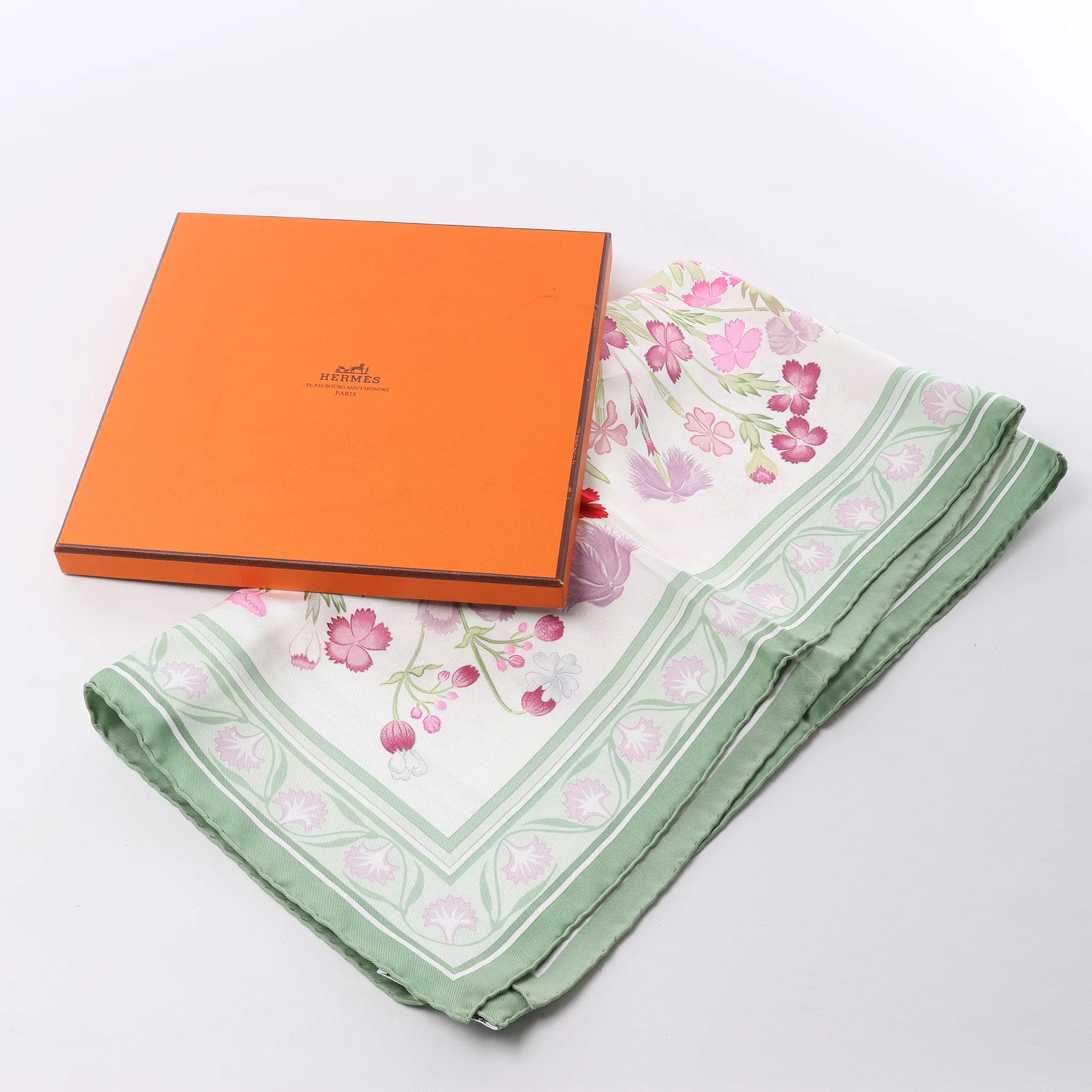 Hermès Carré 90 "OEillets sauvages" Silk handkerchief in Green