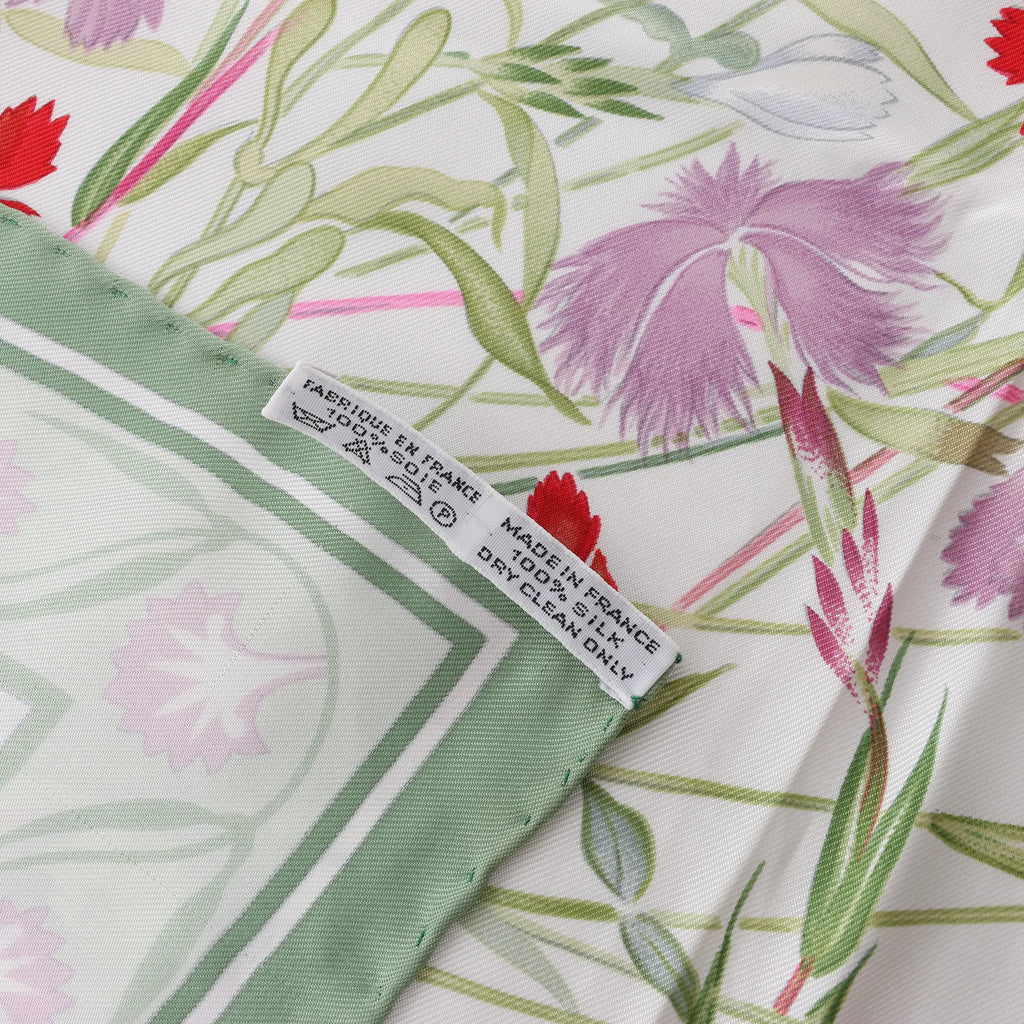 Hermès Carré 90 "OEillets sauvages" Silk handkerchief in Green
