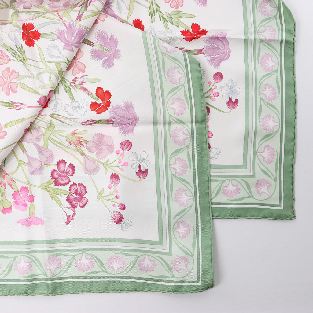 Hermès Carré 90 "OEillets sauvages" Silk handkerchief in Green