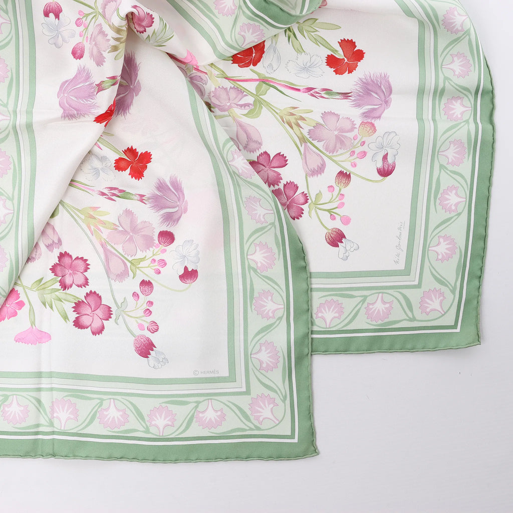Hermès Carré 90 "OEillets sauvages" Silk handkerchief in Green
