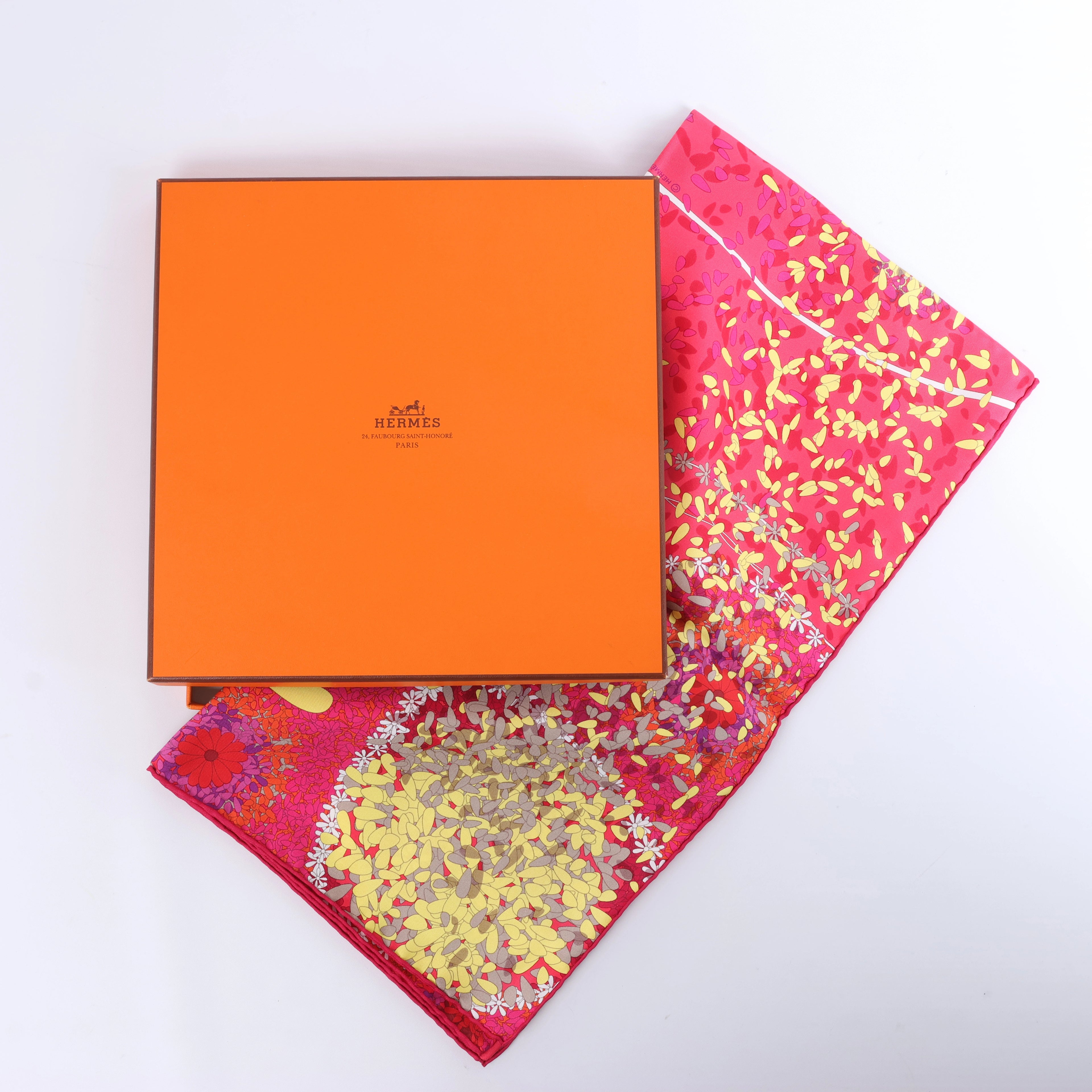Pañuelo Hermès Carré 90 "SPRINGS" 100% seda