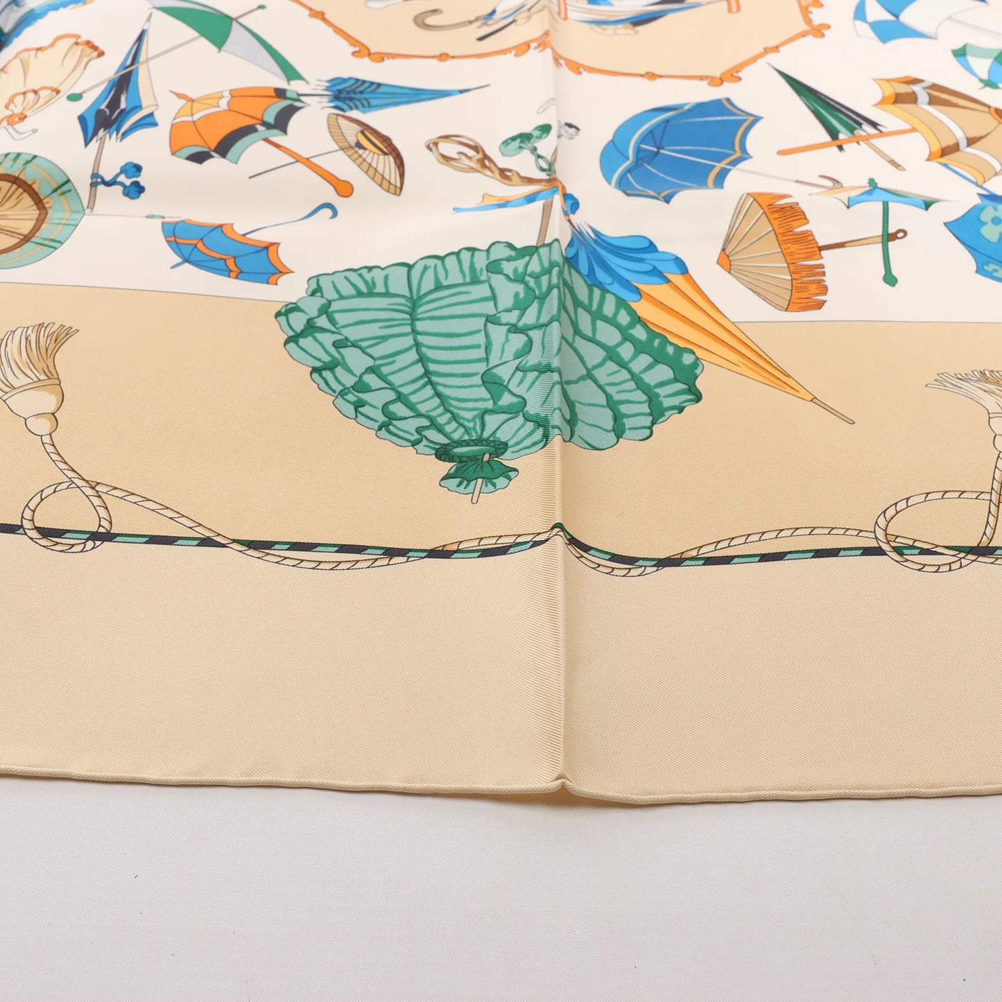 Hermès Carré 90 "OMBRELLES ET PARAPLUIES" Silk handkerchief in Beige