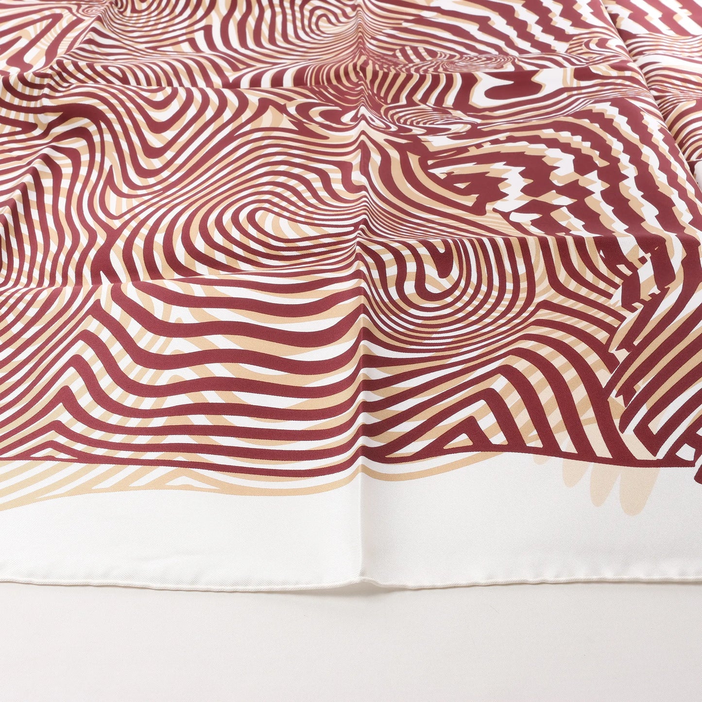 Hermès Carré 90 "ONDE DE CHIC" Silk handkerchief in Burgundy