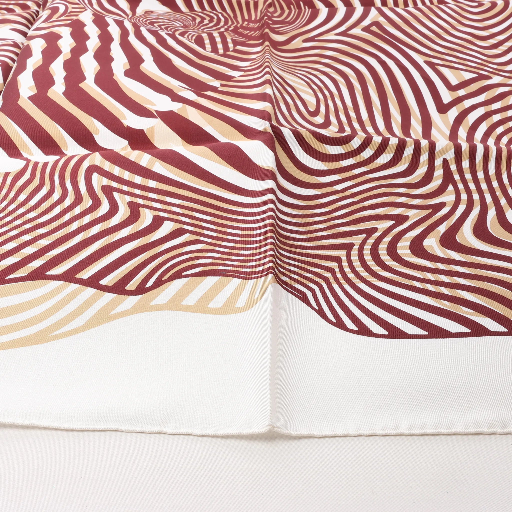 Hermès Carré 90 "ONDE DE CHIC" Silk handkerchief in Burgundy
