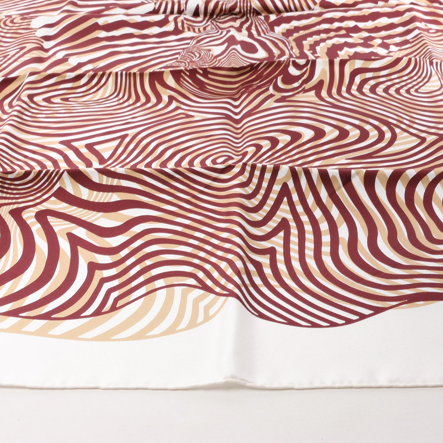 Hermès Carré 90 "ONDE DE CHIC" Silk handkerchief in Burgundy