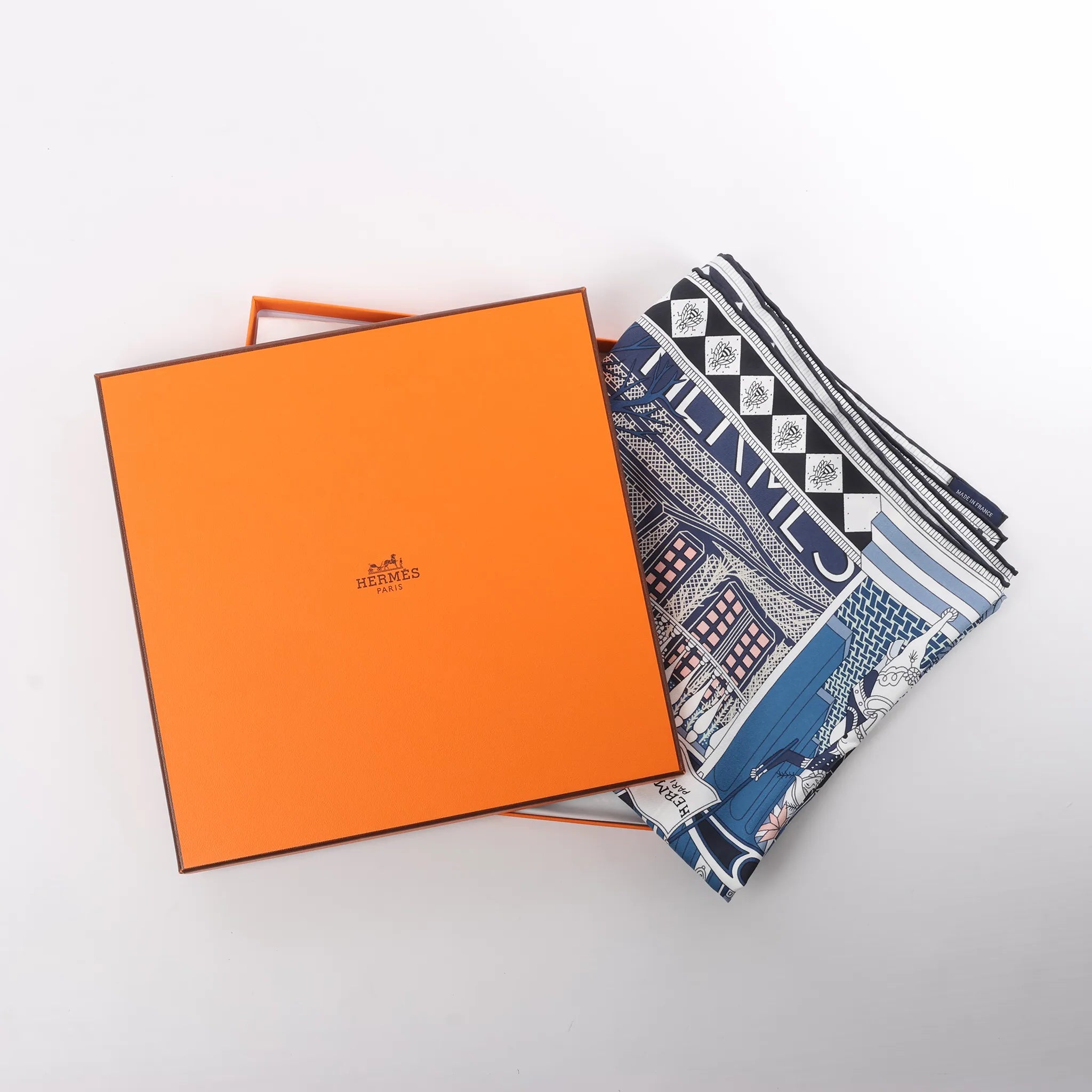Hermès Carré 90 "Objets de Curiosite" Silk handkerchief in Blue x Gray