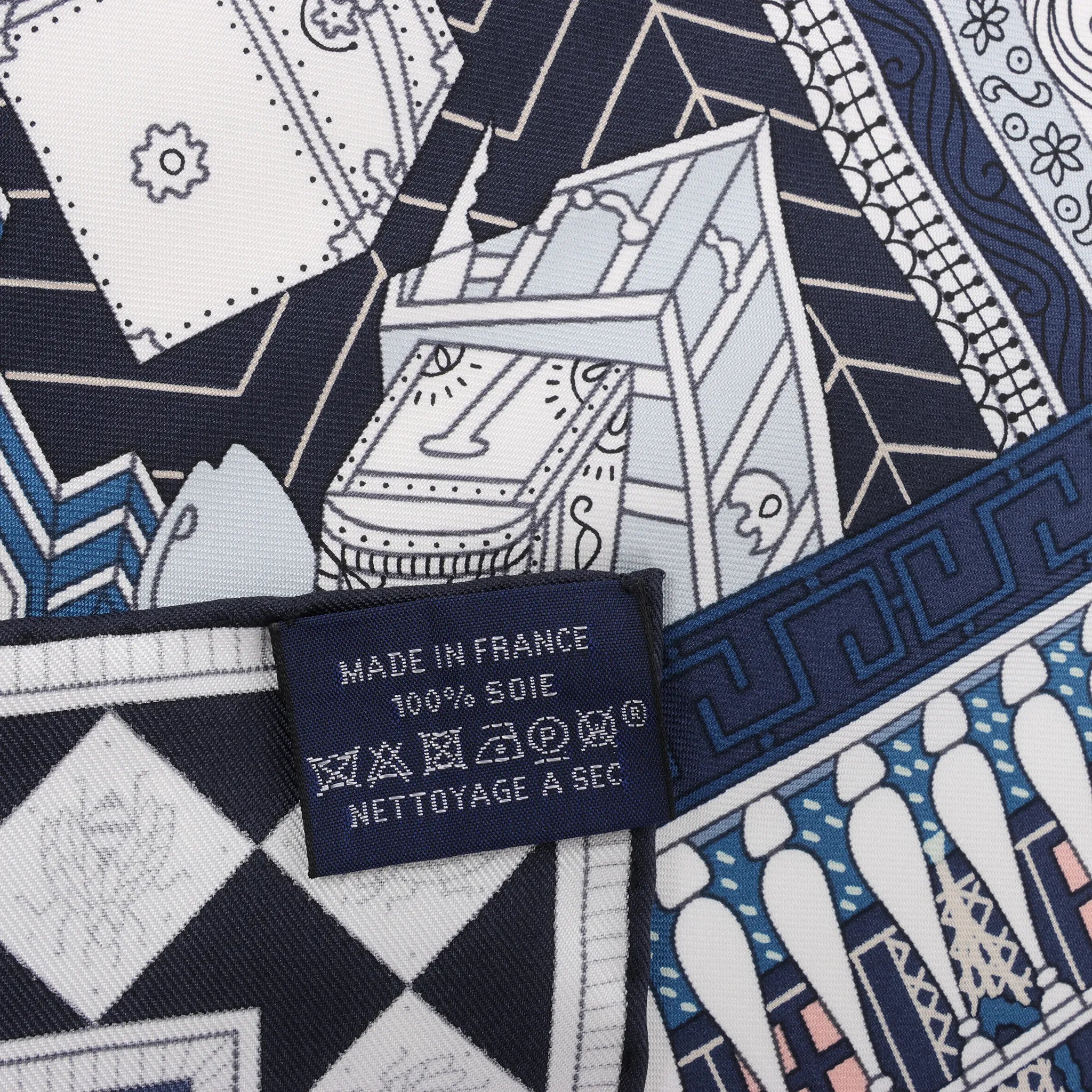 Hermès Carré 90 "Objets de Curiosite" Silk handkerchief in Blue x Gray