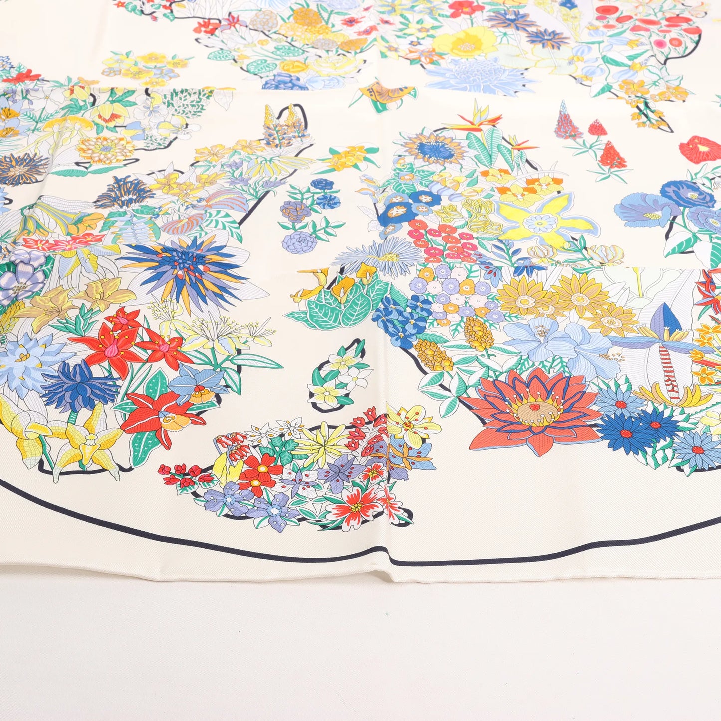 Hermès Carré 90 "PLANIFLEURS" Silk handkerchief in Ecru