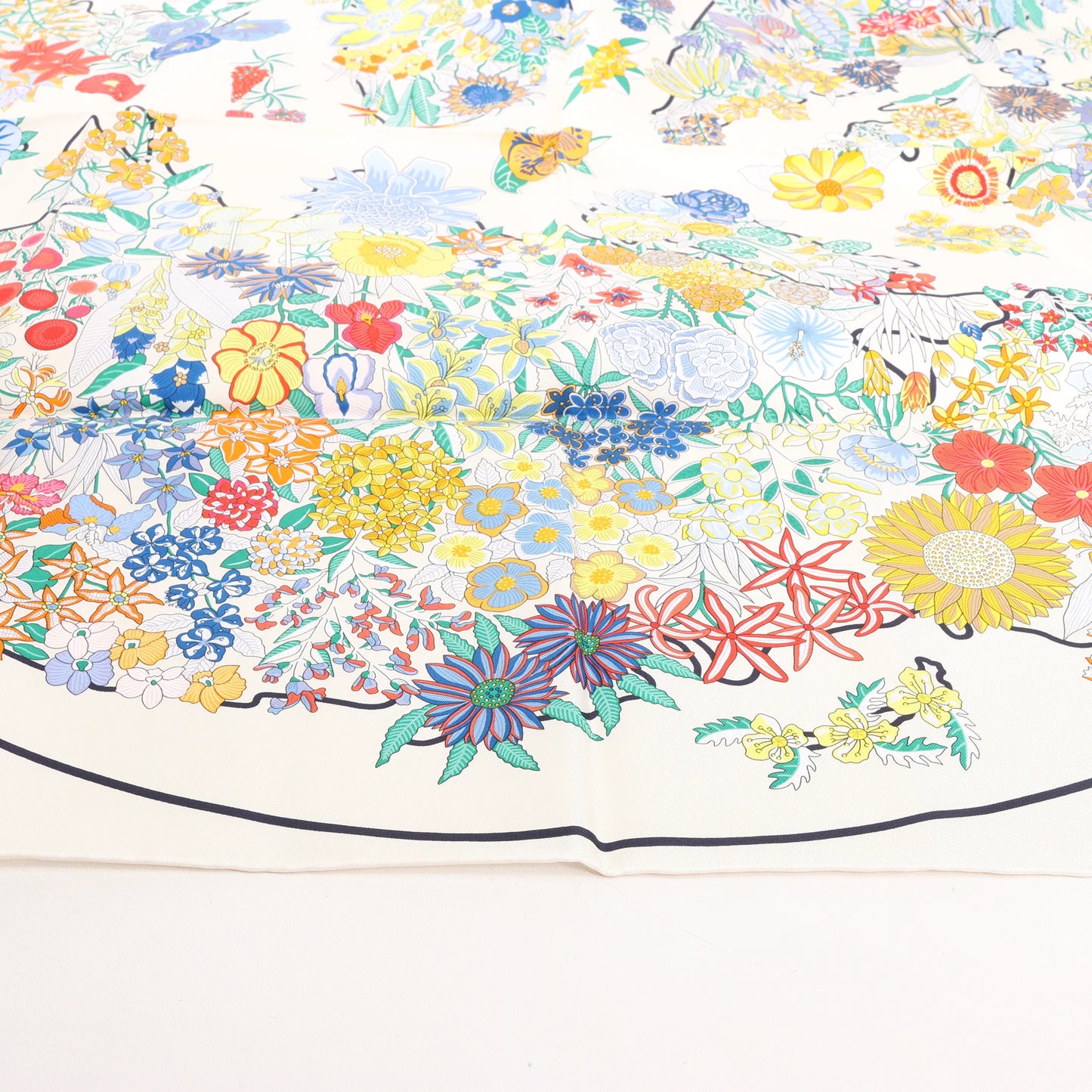 Hermès Carré 90 "PLANIFLEURS" Silk handkerchief in Ecru