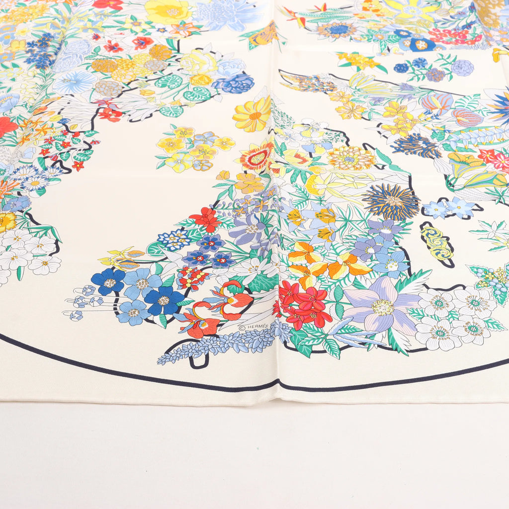 Hermès Carré 90 "PLANIFLEURS" Silk handkerchief in Ecru