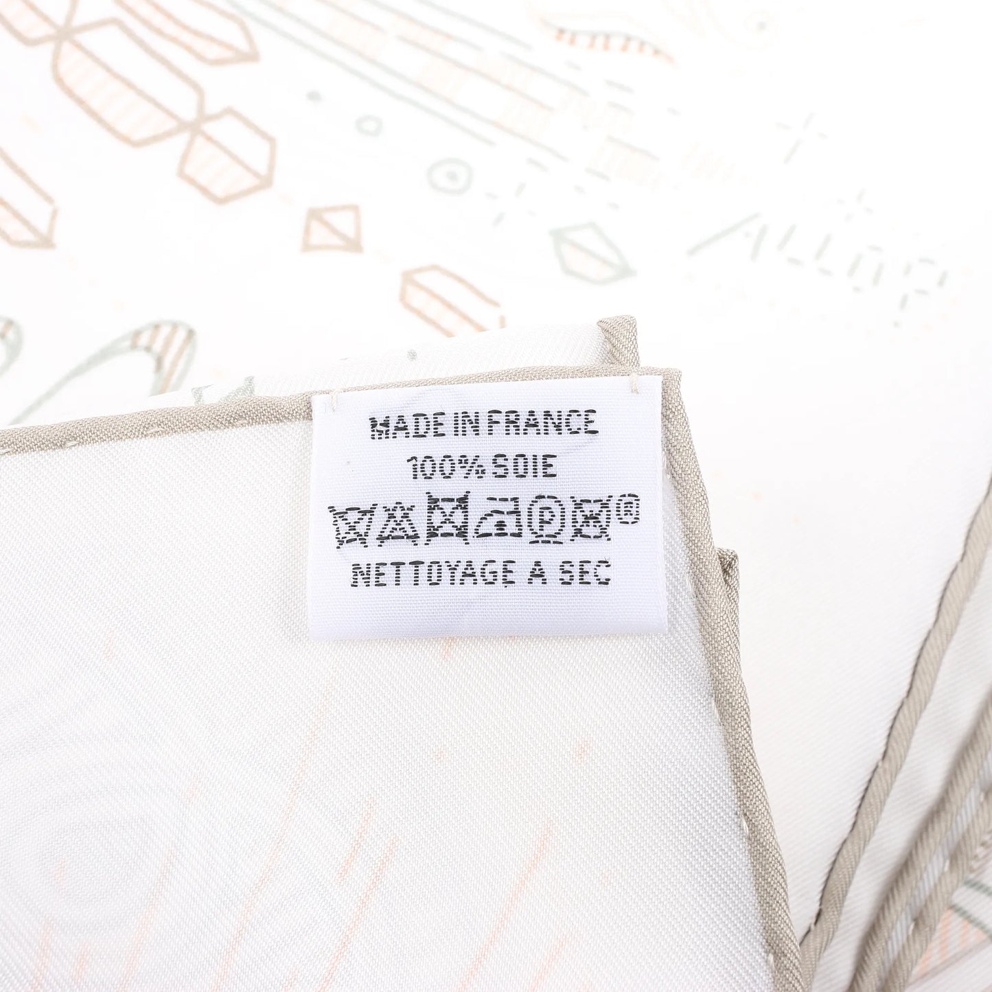 Hermès Carré 90 "BITTE HALTEN SIE DIE LINIE" Seidentaschentuch in Weiß