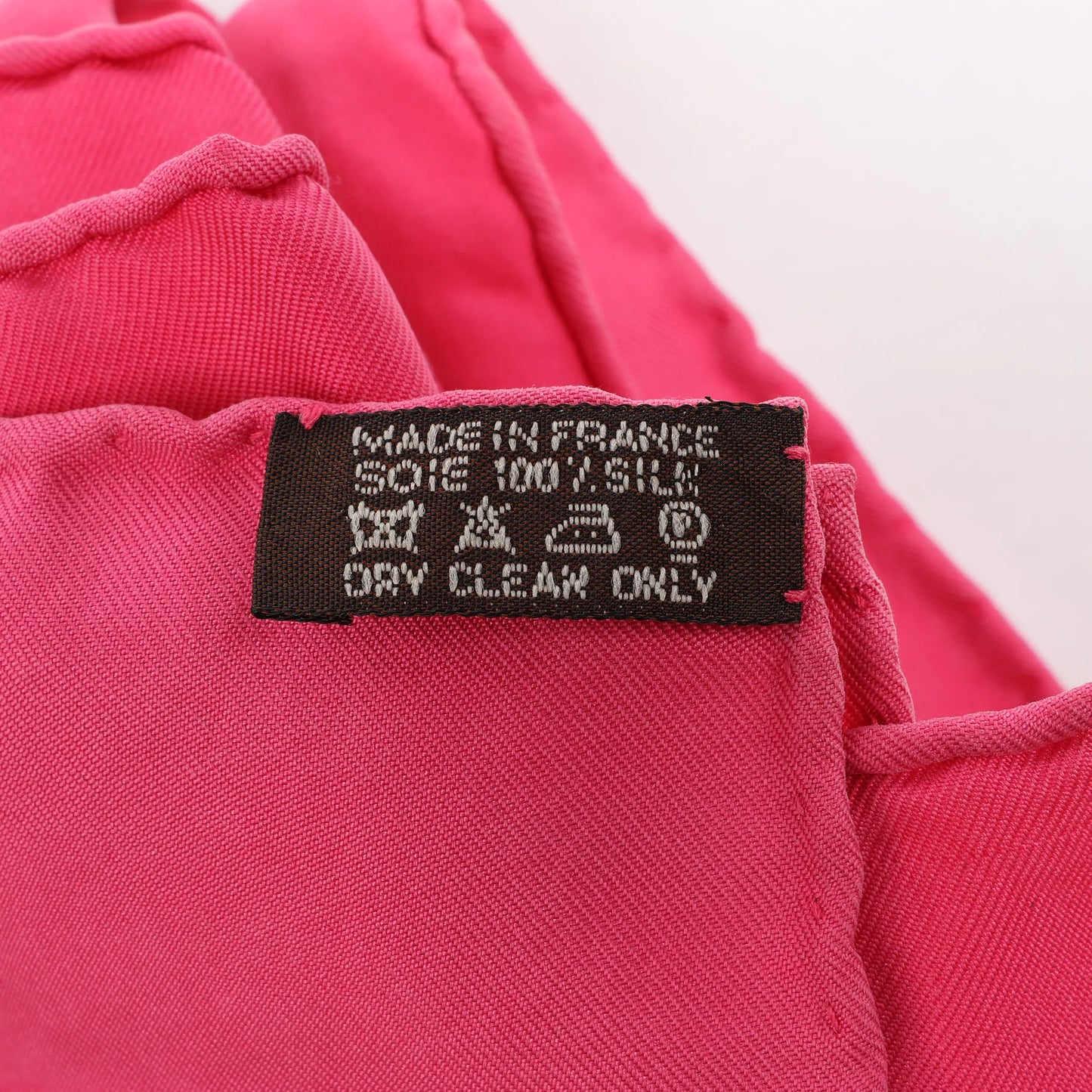 Hermès Carré 90 "L'Instruction du Roy" Silk handkerchief in Pink