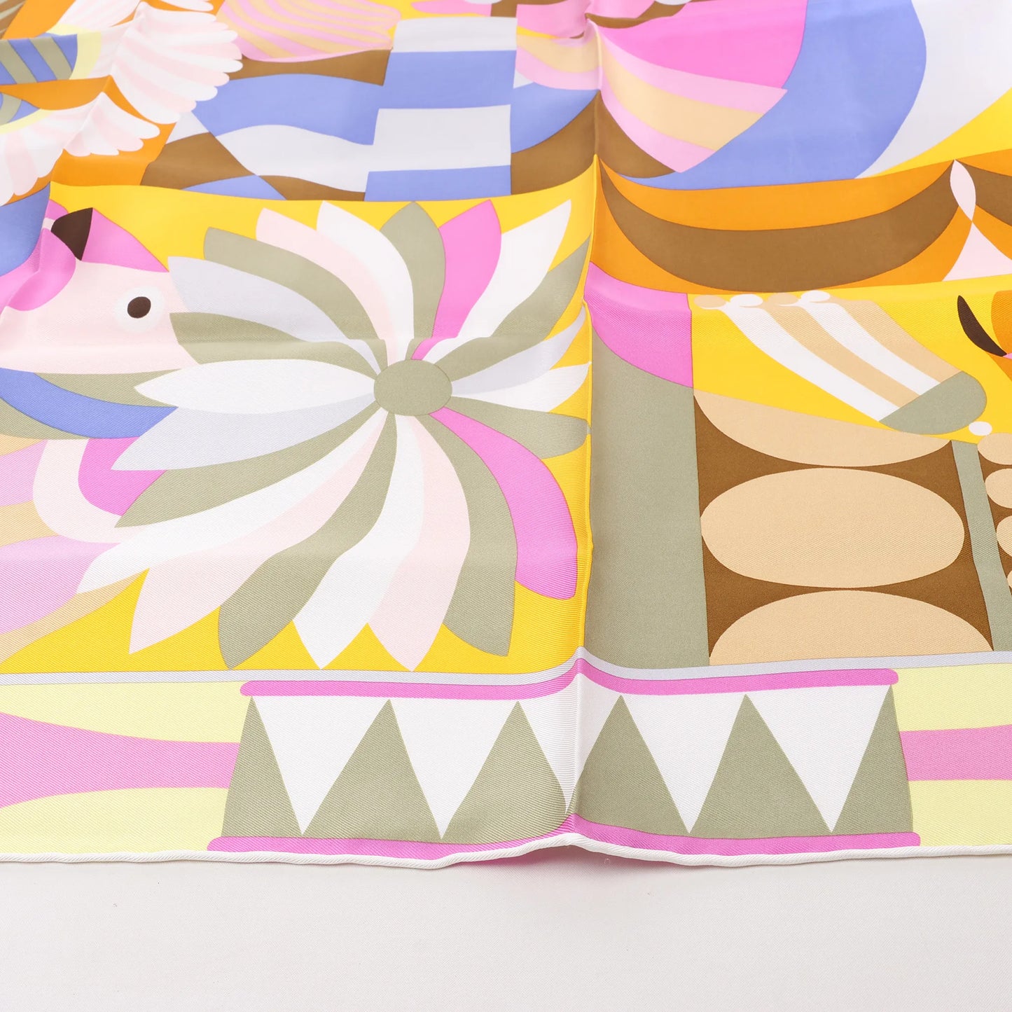 Hermès Carré 90 "Parade en Fanfare" Silk handkerchief in Purple