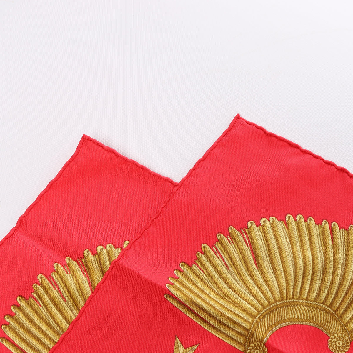 Hermès Carré 90 "Poste et Cavalerie Sabre" Pañuelo de seda en Rojo