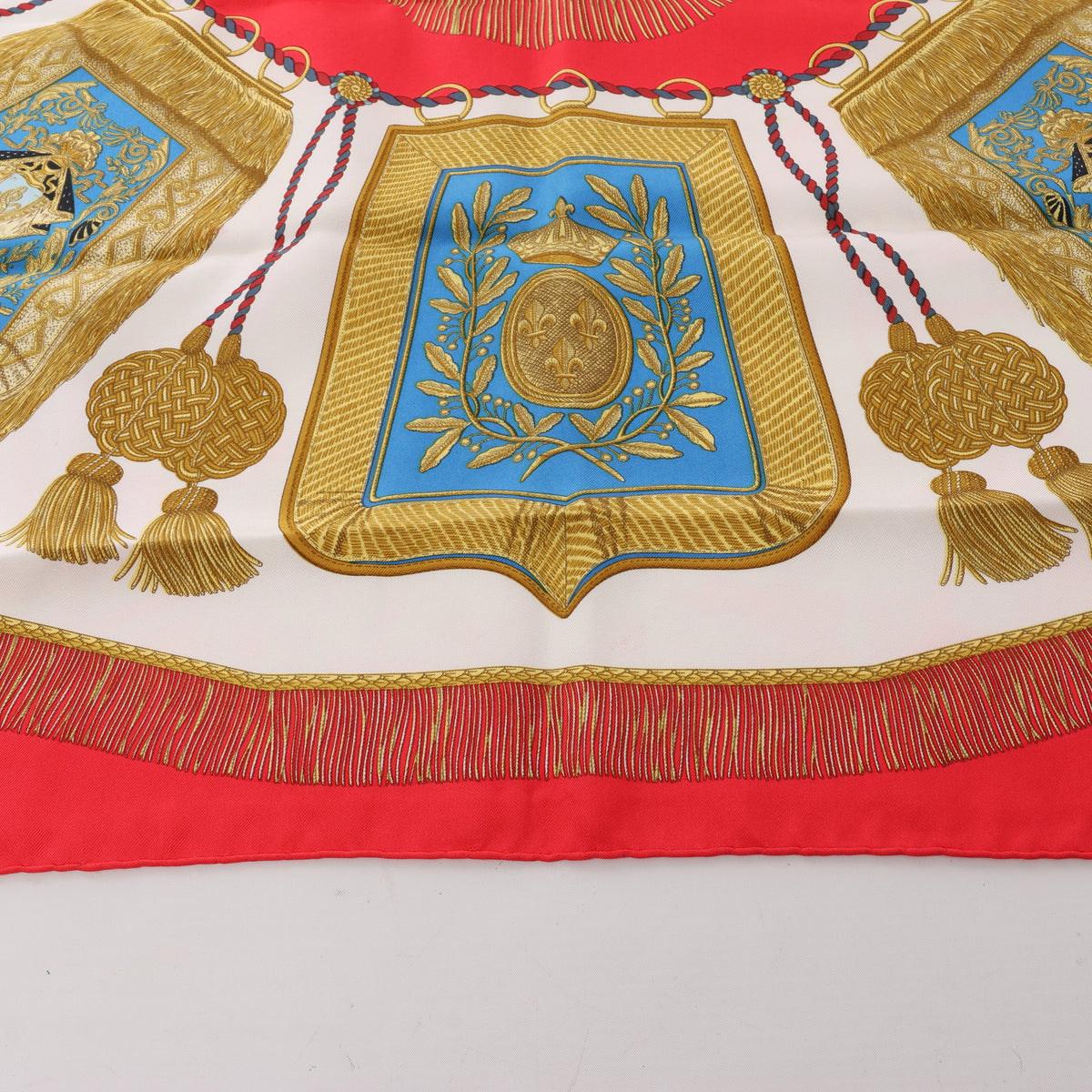 Hermès Carré 90 "Poste et Cavalerie Sabre" Pañuelo de seda en Rojo
