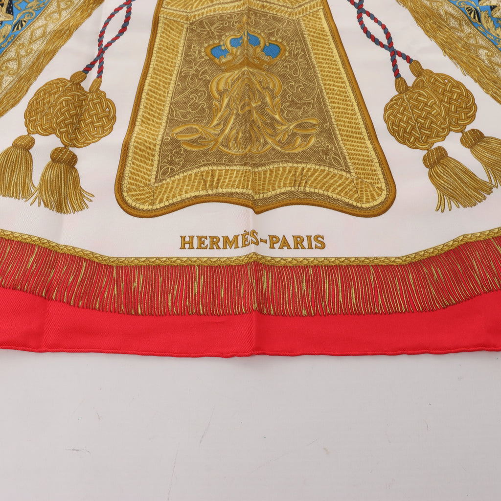 Hermès Carré 90 "Poste et Cavalerie Sabre" Pañuelo de seda en Rojo
