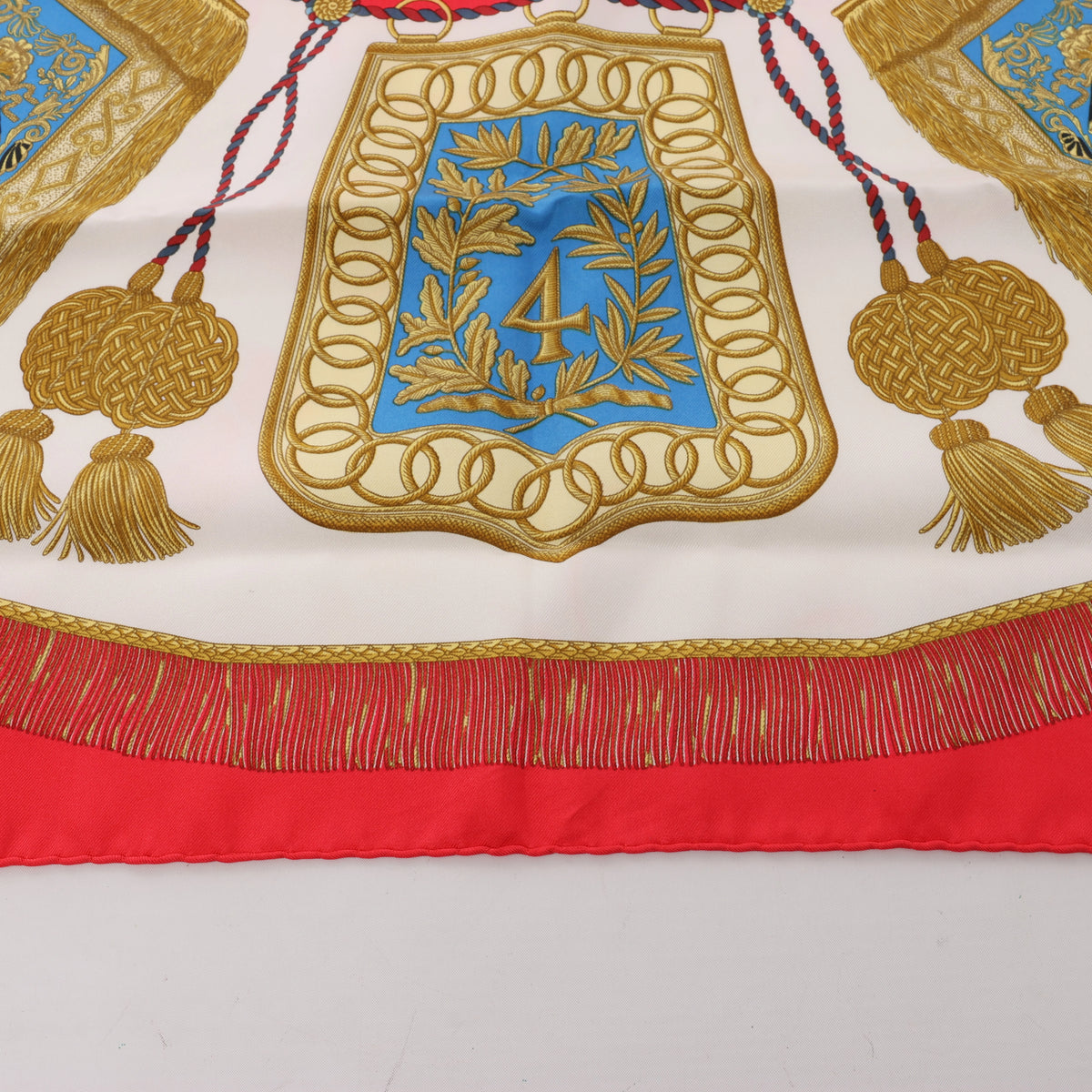 Hermès Carré 90 "Poste et Cavalerie Sabre" Pañuelo de seda en Rojo