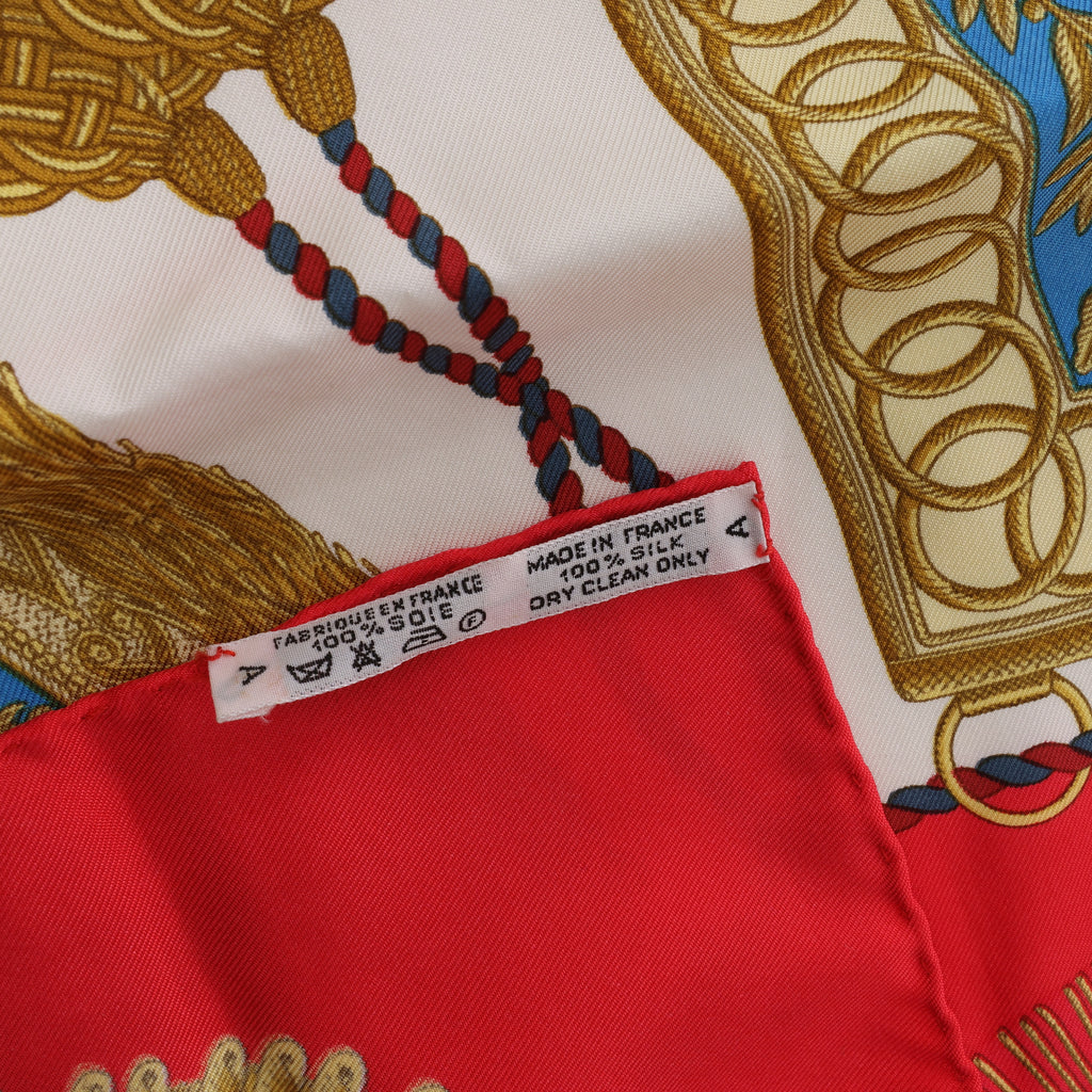 Hermès Carré 90 "Poste et Cavalerie Sabre" Pañuelo de seda en Rojo