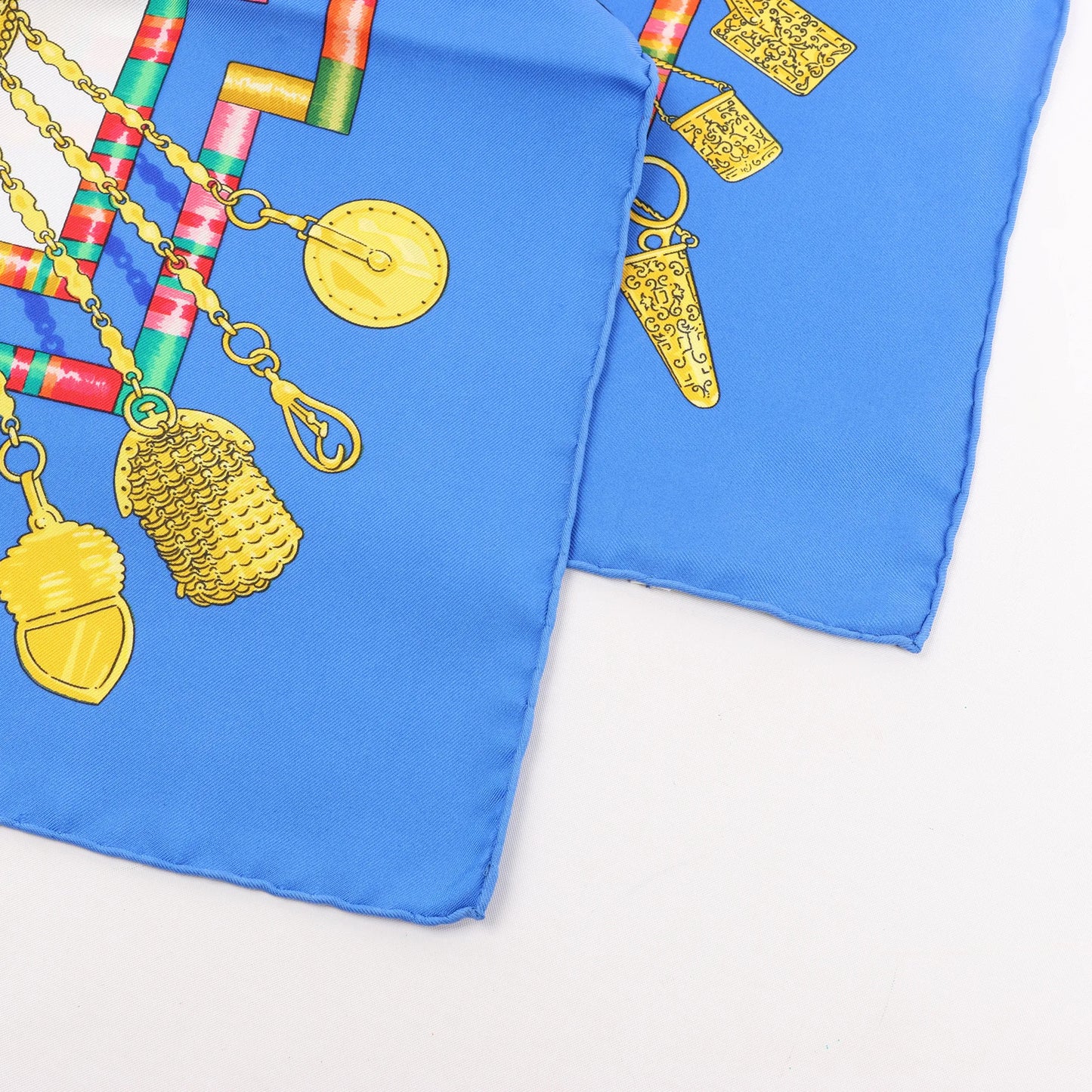 Hermès Carré 90 "Petite Main" Silk handkerchief in Blue