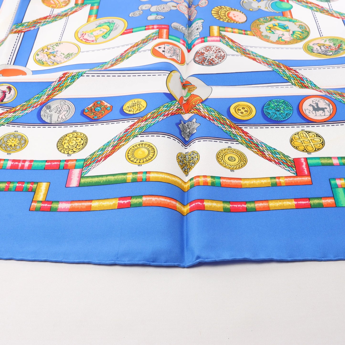 Hermès Carré 90 "Petite Main" Silk handkerchief in Blue