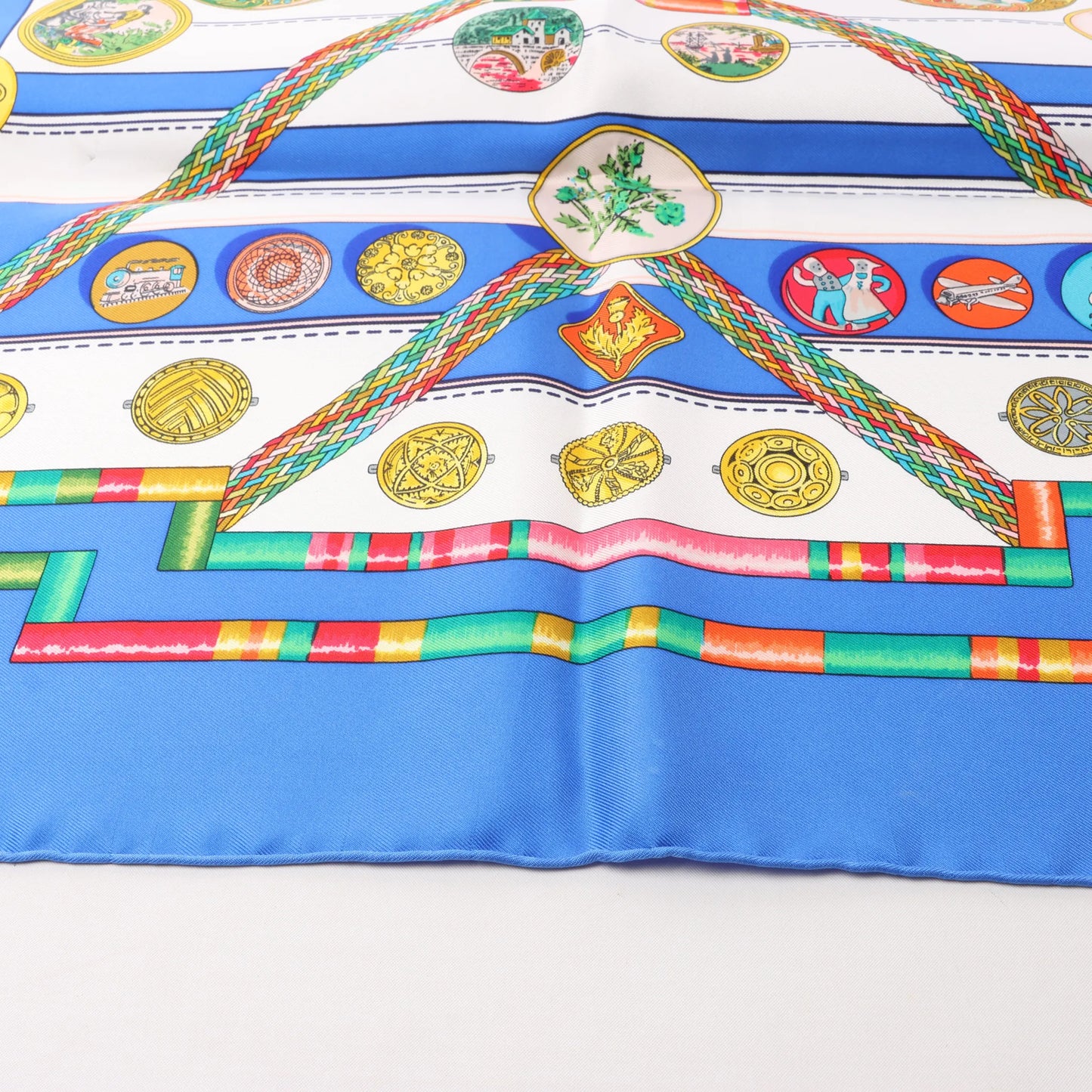 Hermès Carré 90 "Petite Main" Silk handkerchief in Blue