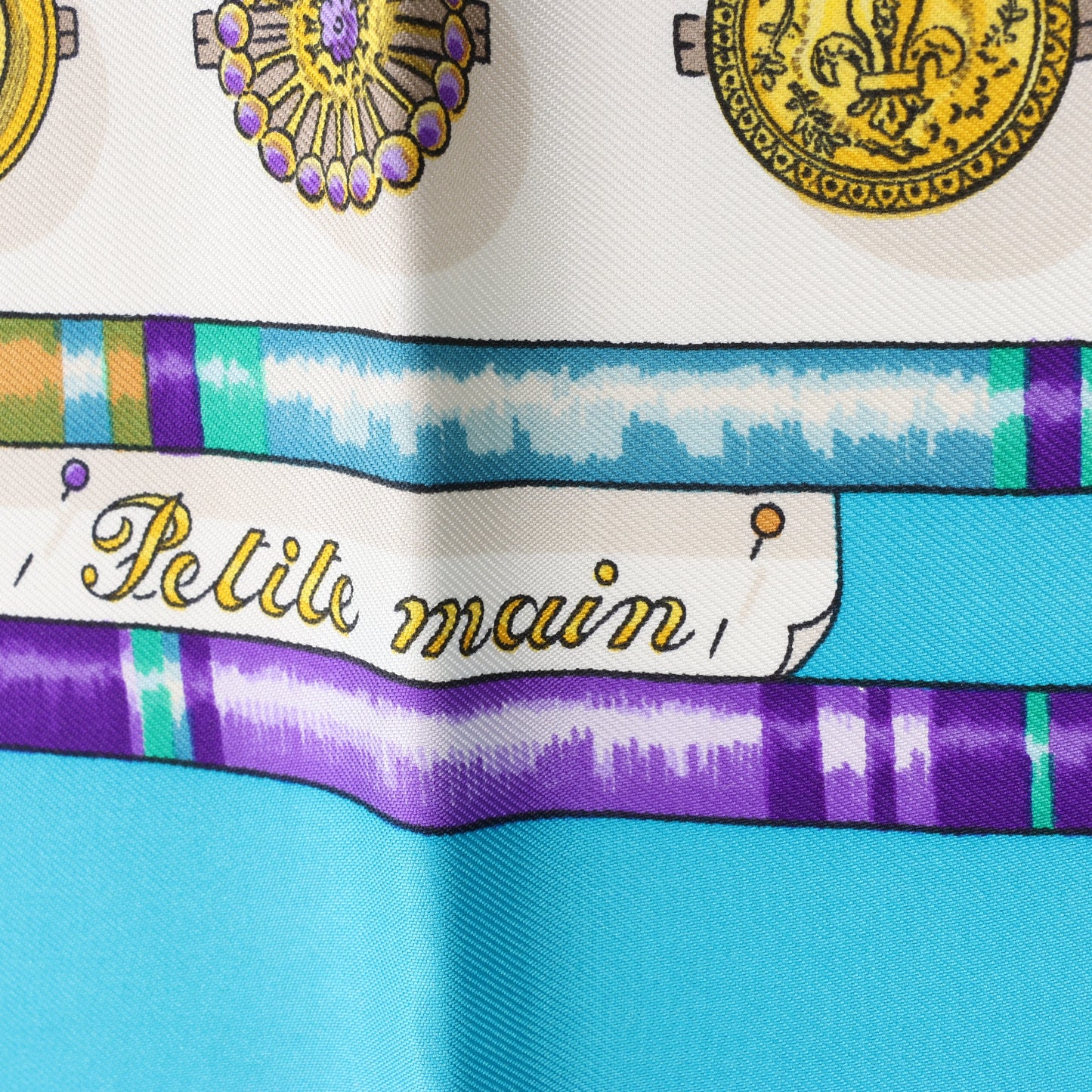 Hermès Carré 90 "Petite main" Silk handkerchief in Blue