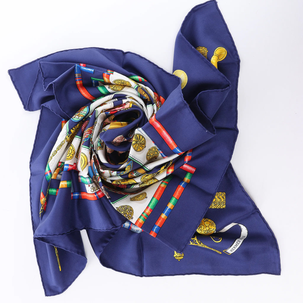 Hermès Carré 90 "Petite main" Silk handkerchief in Navy Blue