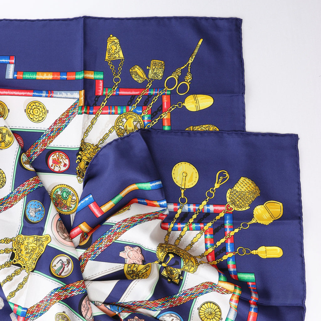 Hermès Carré 90 "Petite main" Silk handkerchief in Navy Blue