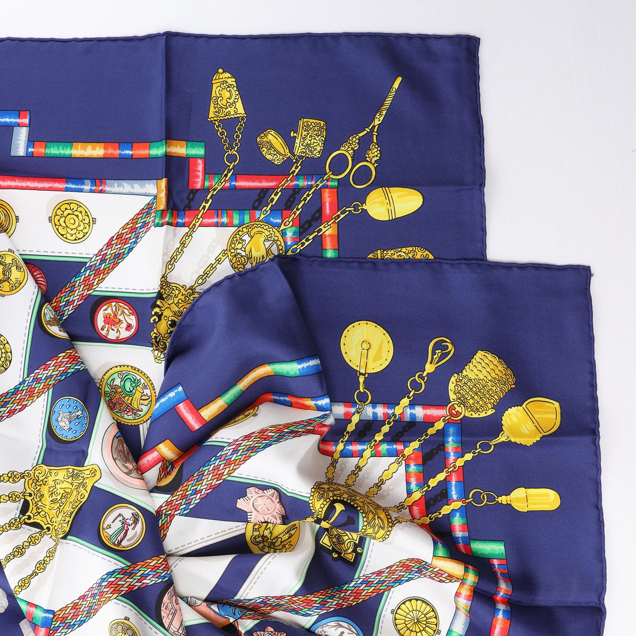 Hermès Carré 90 "Petite main" Silk handkerchief in Navy Blue