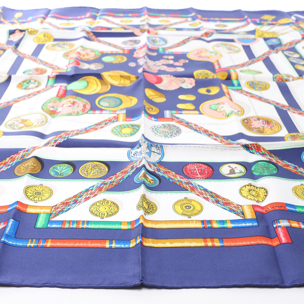 Hermès Carré 90 "Petite main" Silk handkerchief in Navy Blue