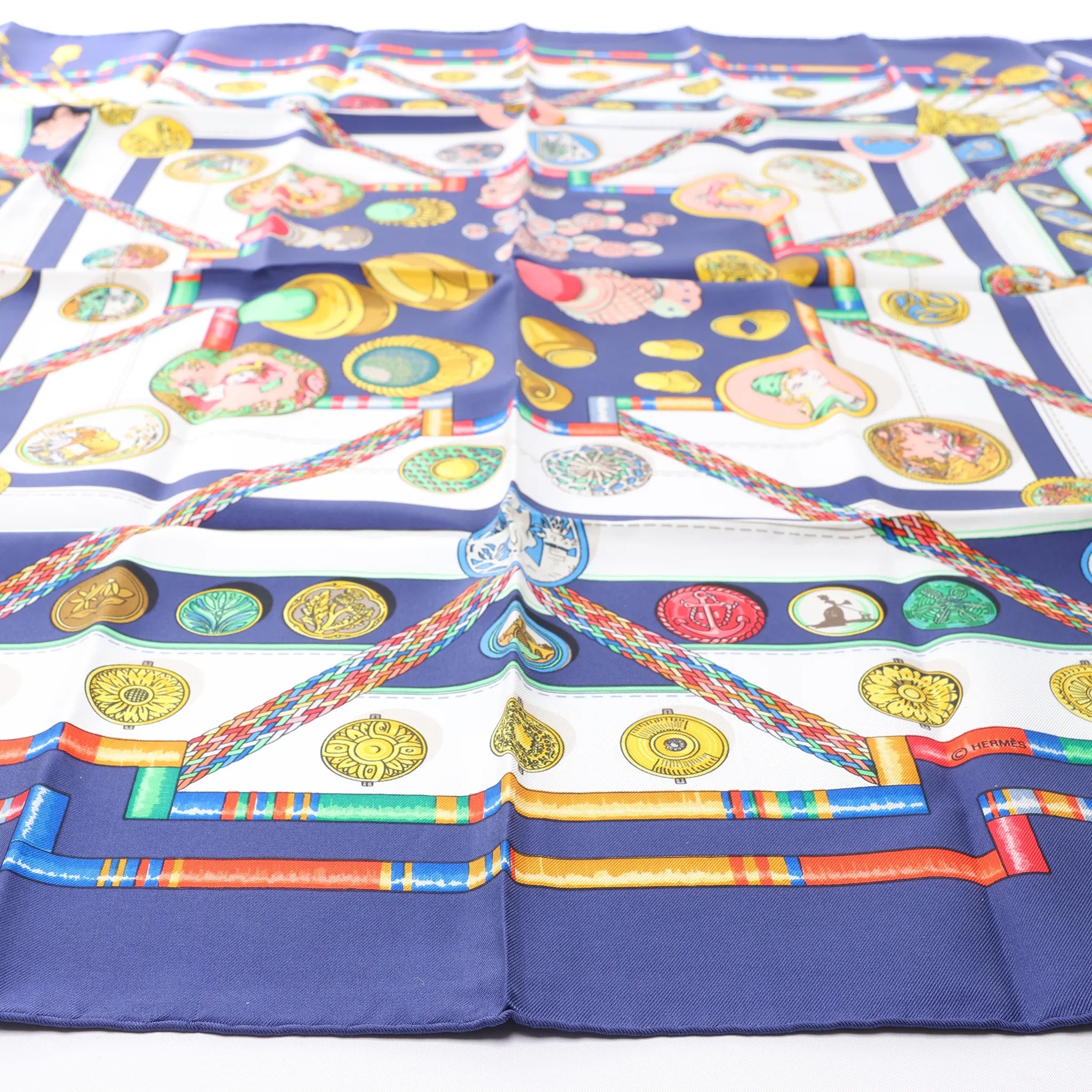Hermès Carré 90 "Petite main" Silk handkerchief in Navy Blue