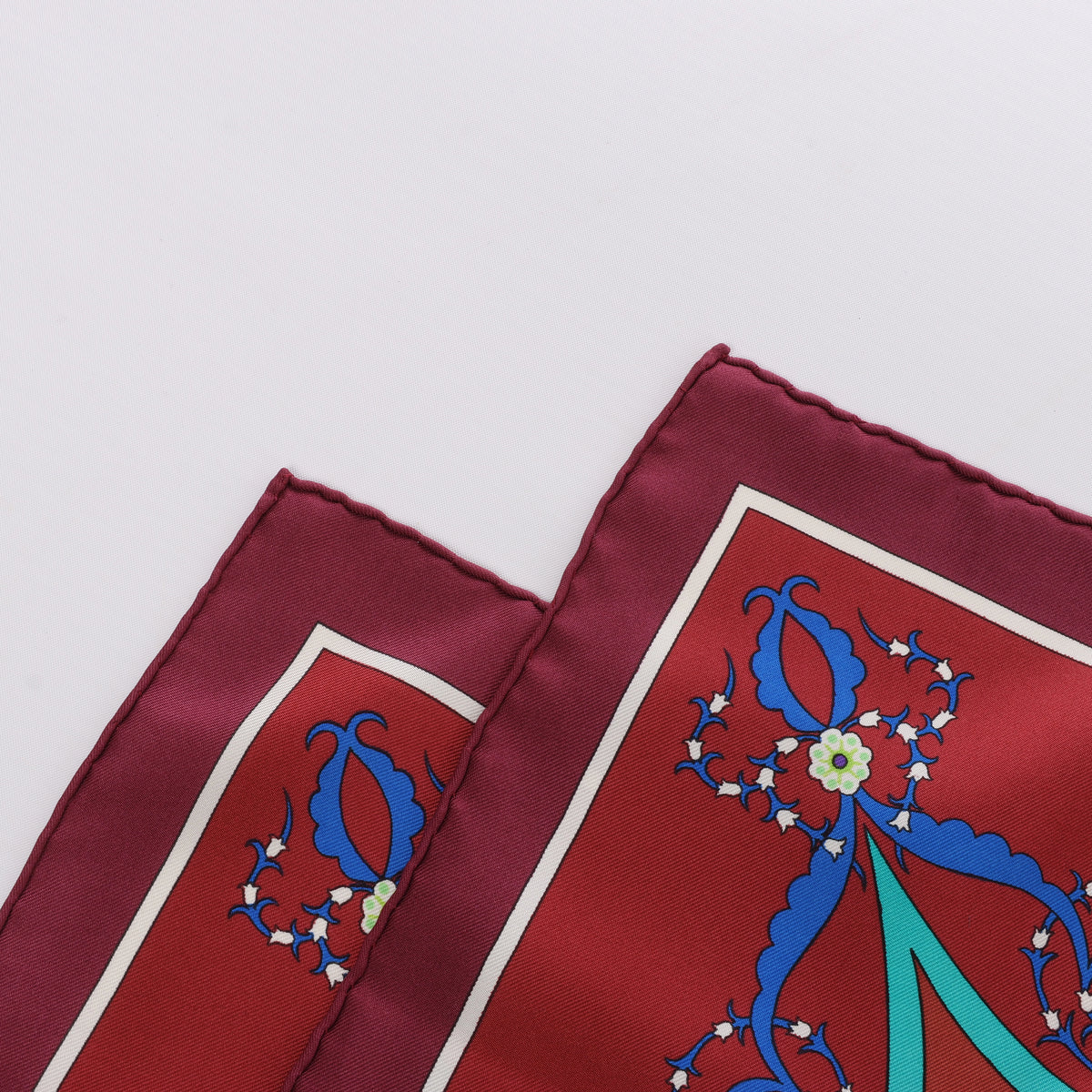 Pañuelo Hermès Carré 90 "SPRINGS" 100% seda