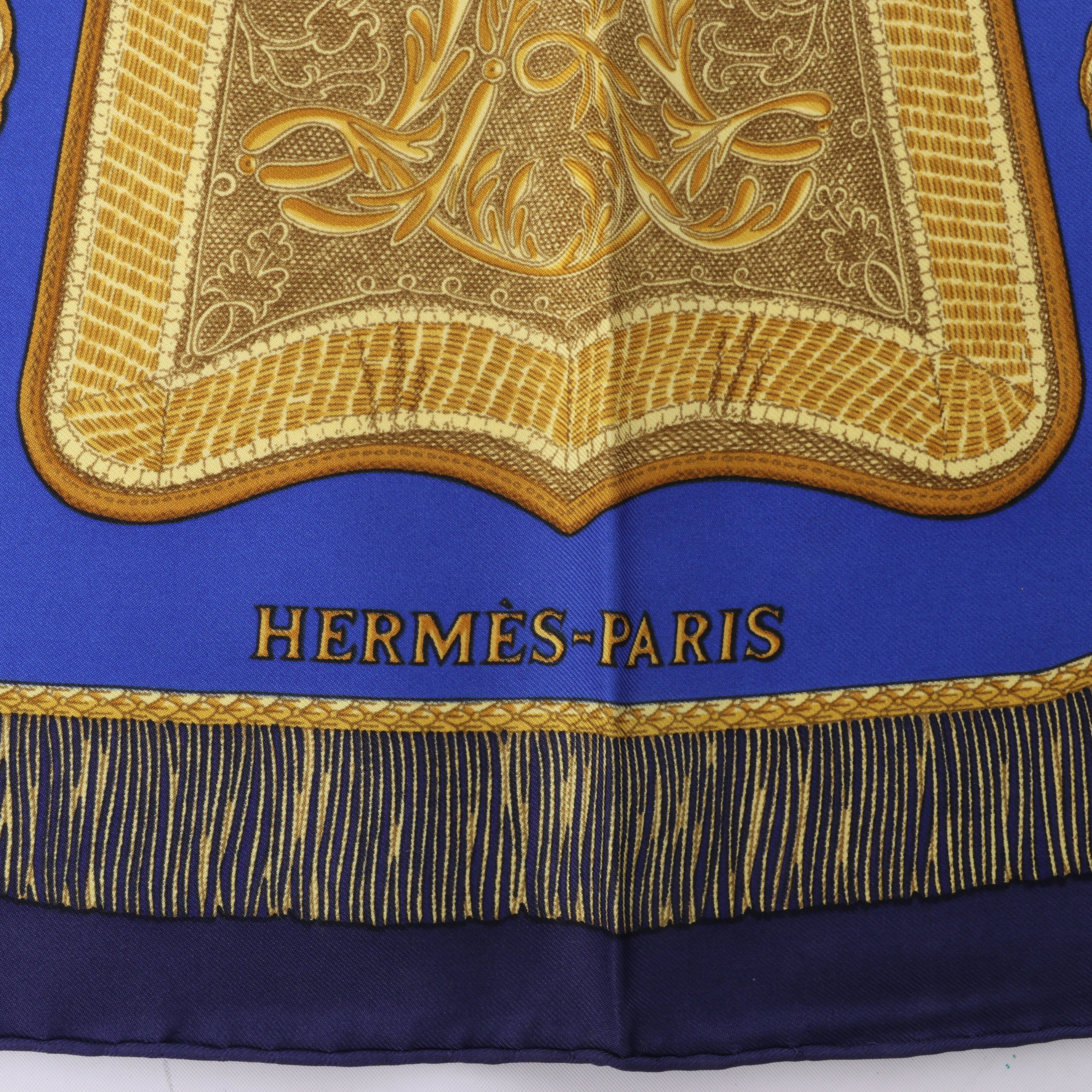 Hermès Carré 90 "Poste et Cavalerie Sabre" Pañuelo de seda en Rojo