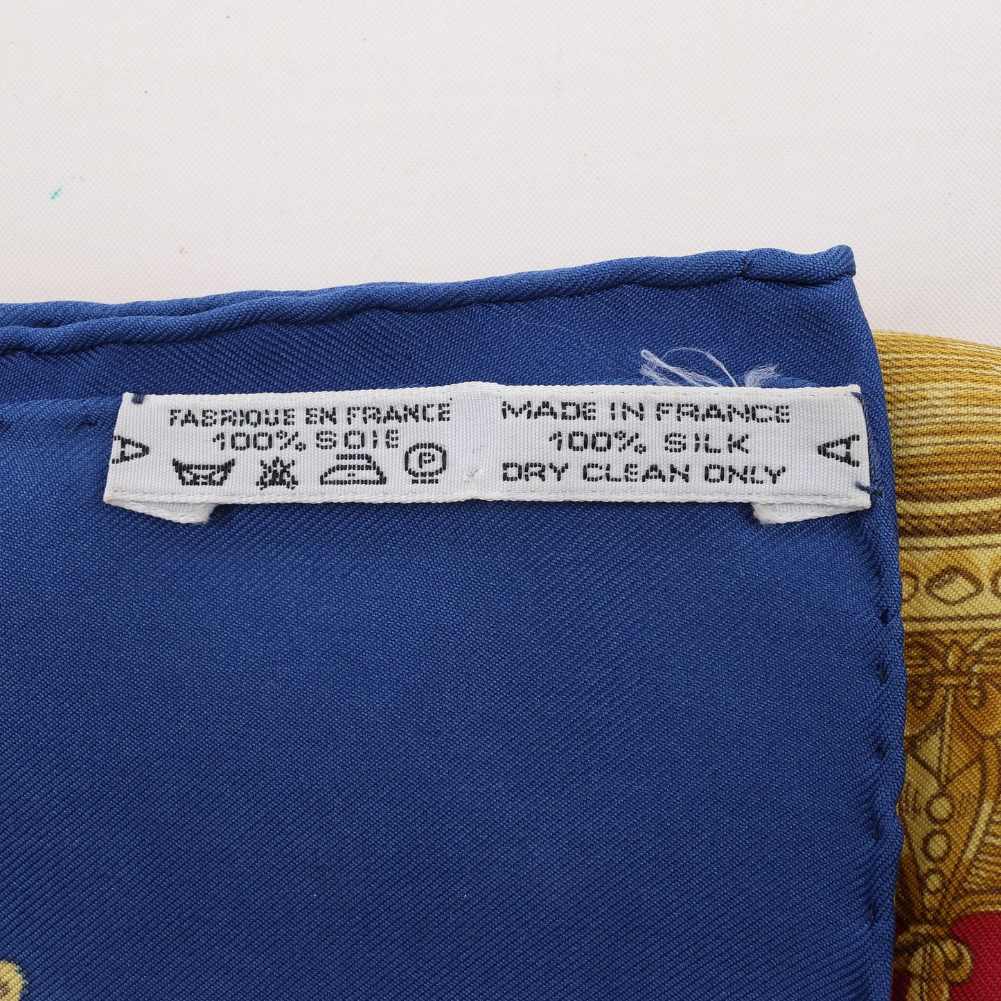 Hermès Carré 90 "Poste et Cavalerie Saber" Silk handkerchief in Red