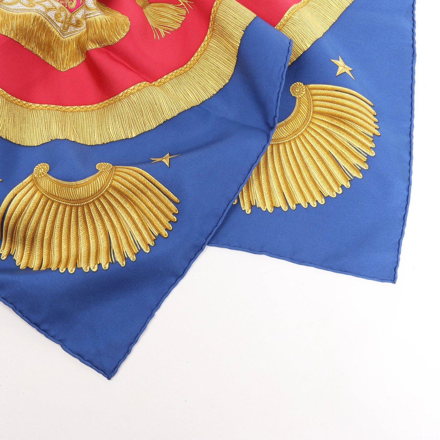 Hermès Carré 90 "Poste et Cavalerie Saber" Silk handkerchief in Red
