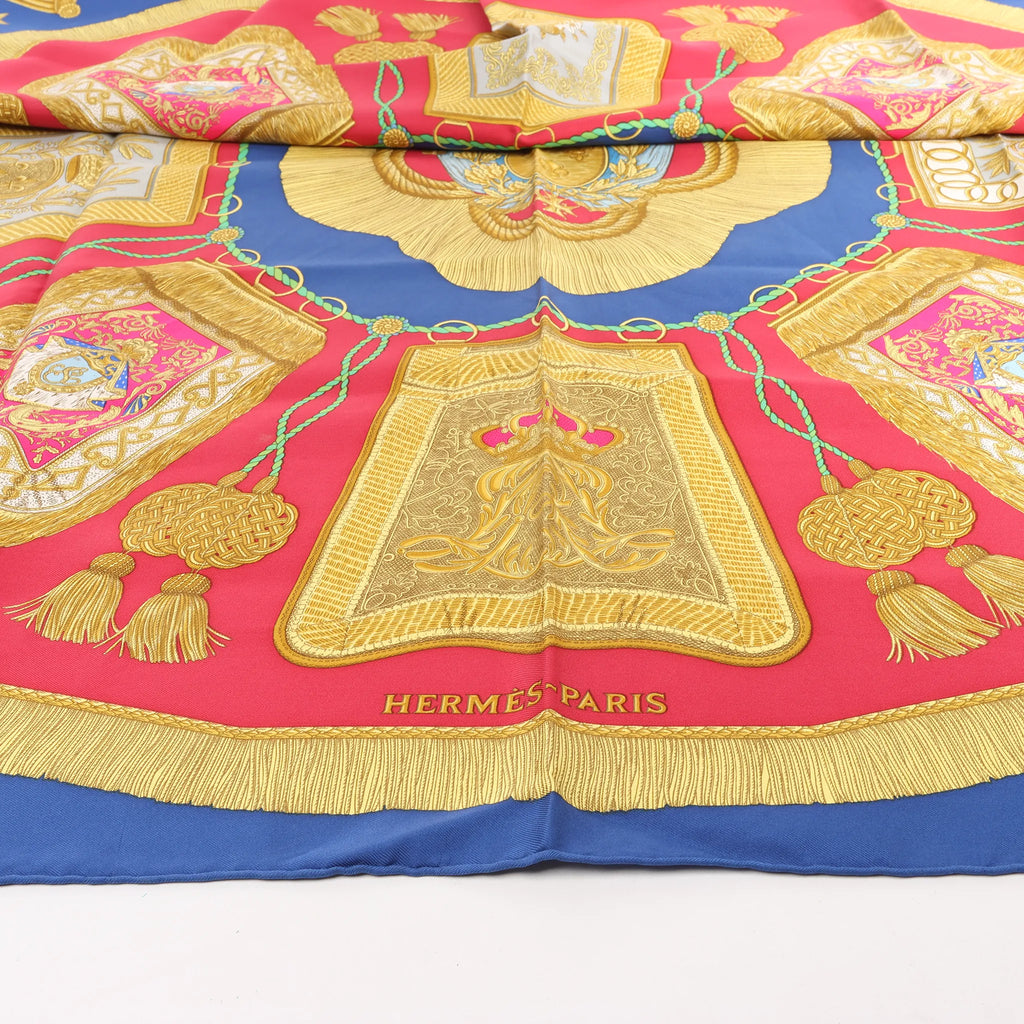 Hermès Carré 90 "Poste et Cavalerie Saber" Silk handkerchief in Red
