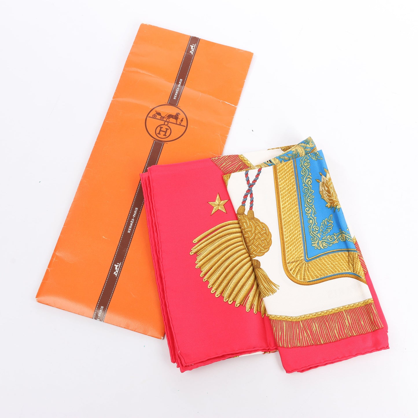 Hermès Carré 90 "Poste et Cavalerie" Silk handkerchief in Red