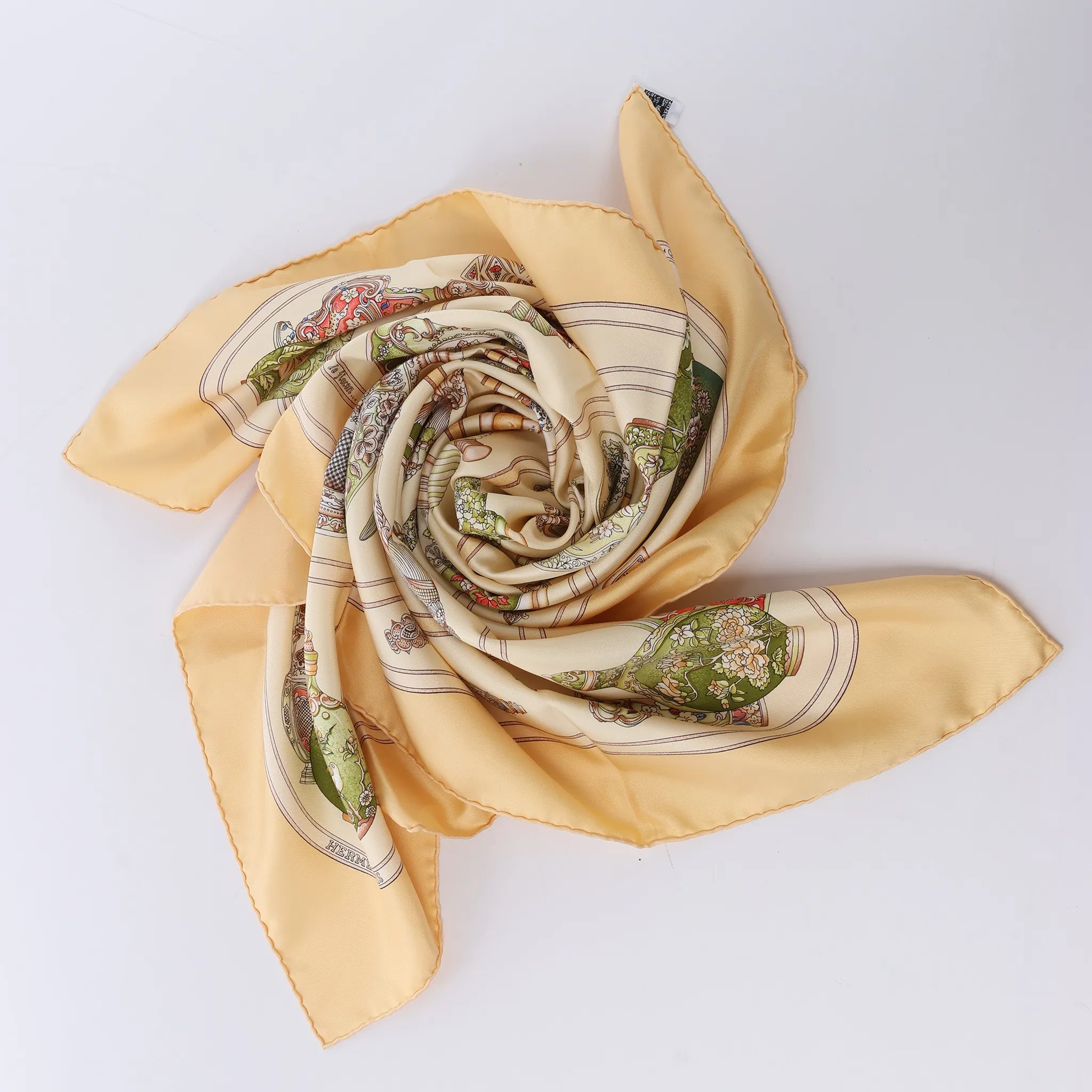 Hermès Carré 90 "Qu'Importe Le Flacon" Silk handkerchief in Beige