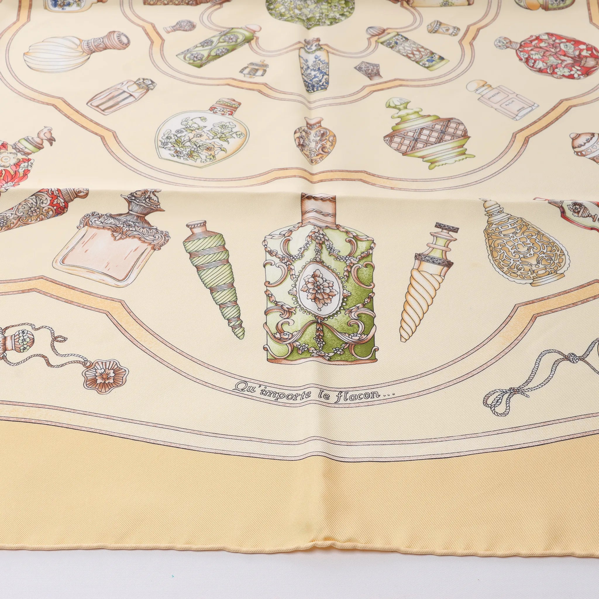 Hermès Carré 90 "Qu'Importe Le Flacon" Silk handkerchief in Beige