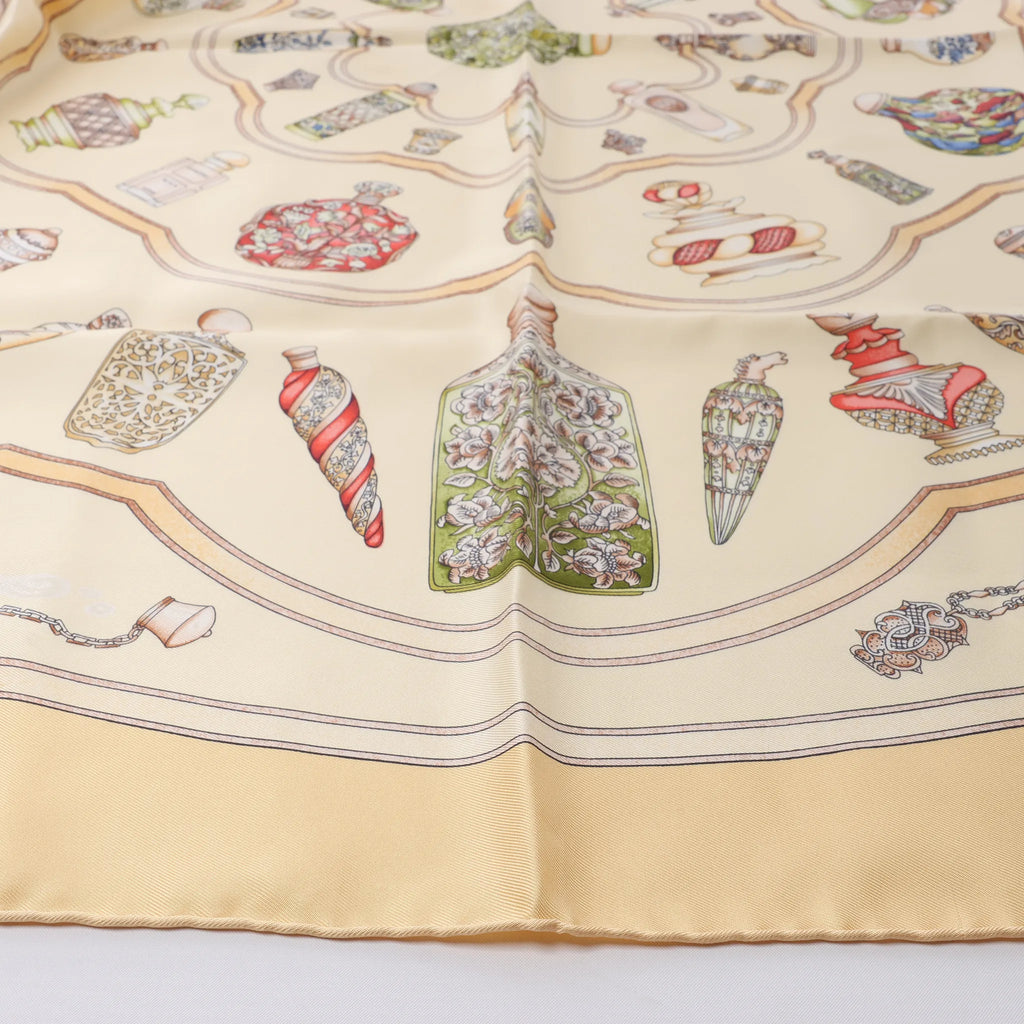 Hermès Carré 90 "Qu'Importe Le Flacon" Silk handkerchief in Beige