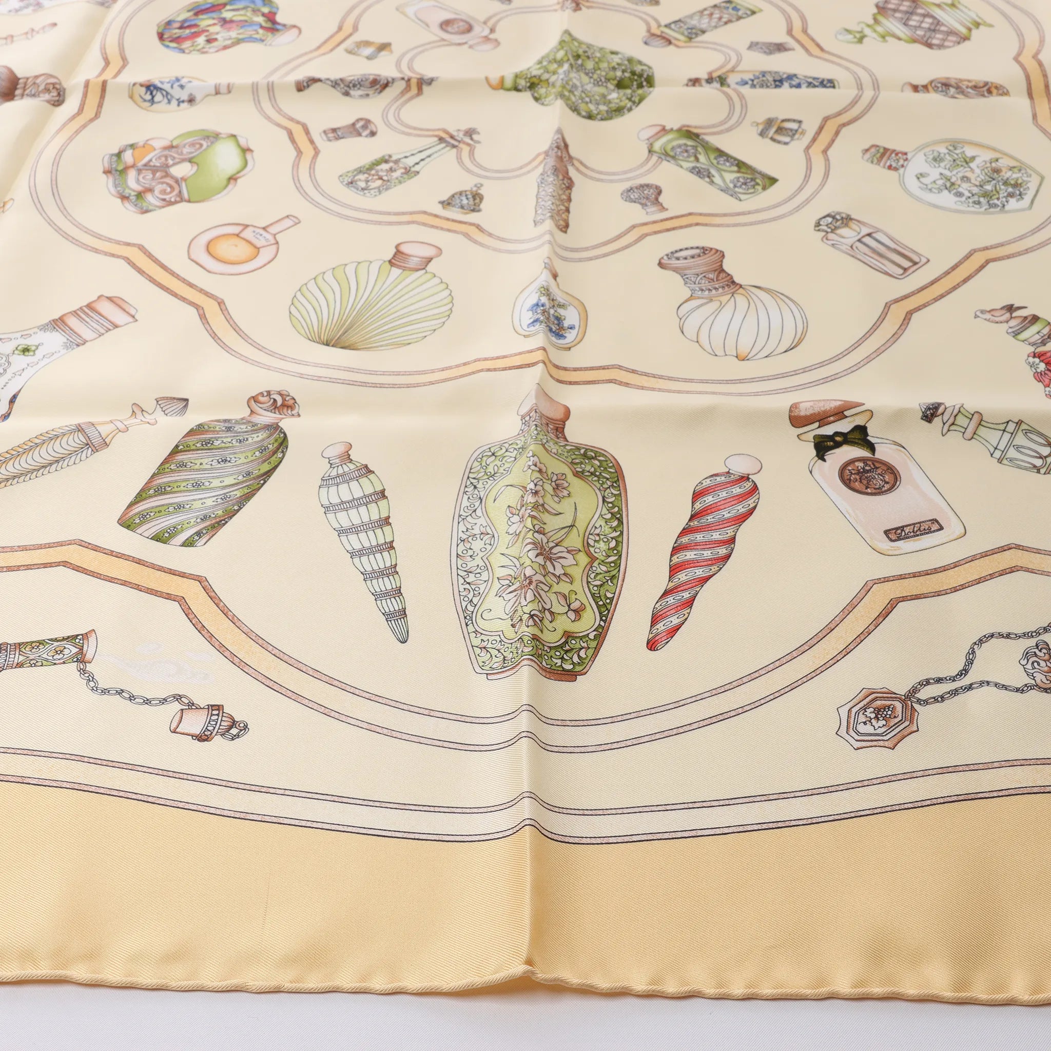 Hermès Carré 90 "Qu'Importe Le Flacon" Silk handkerchief in Beige