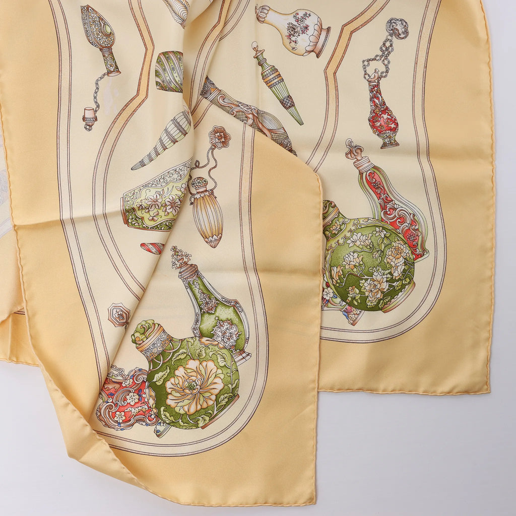 Hermès Carré 90 "Qu'Importe Le Flacon" Silk handkerchief in Beige