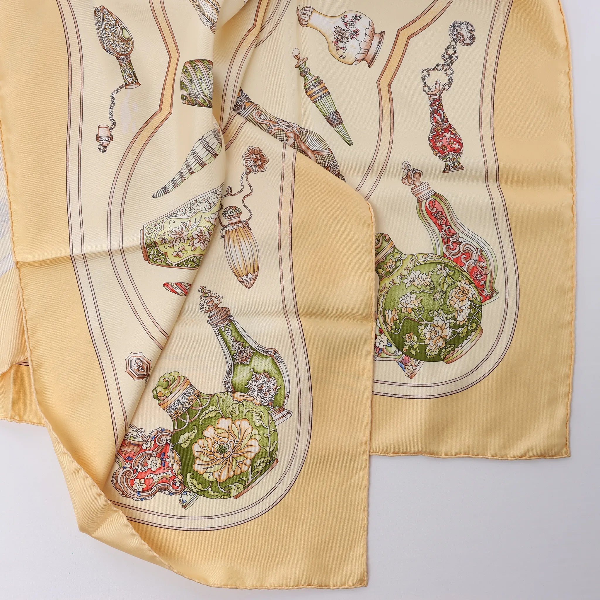 Hermès Carré 90 "Qu'Importe Le Flacon" Silk handkerchief in Beige