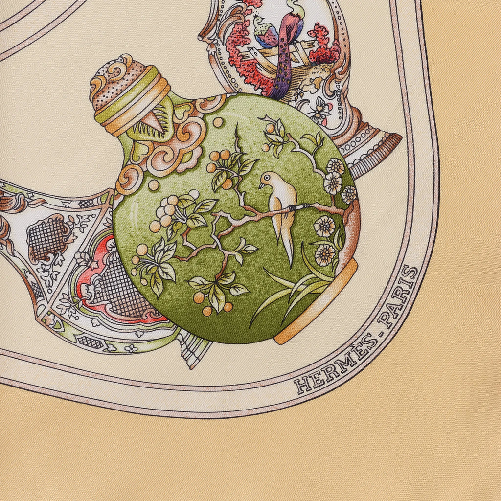 Hermès Carré 90 "Qu'Importe Le Flacon" Silk handkerchief in Beige