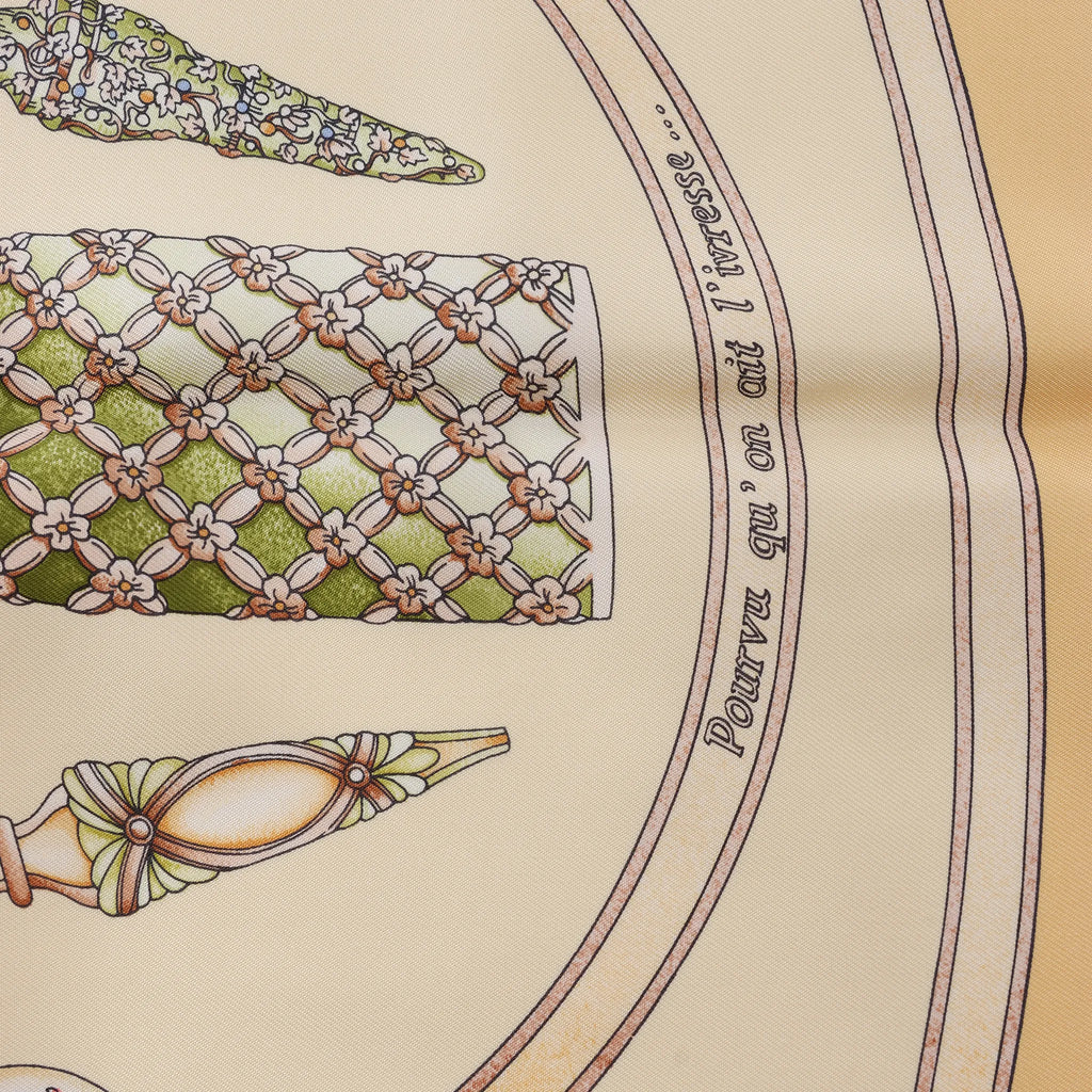 Hermès Carré 90 "Qu'Importe Le Flacon" Silk handkerchief in Beige