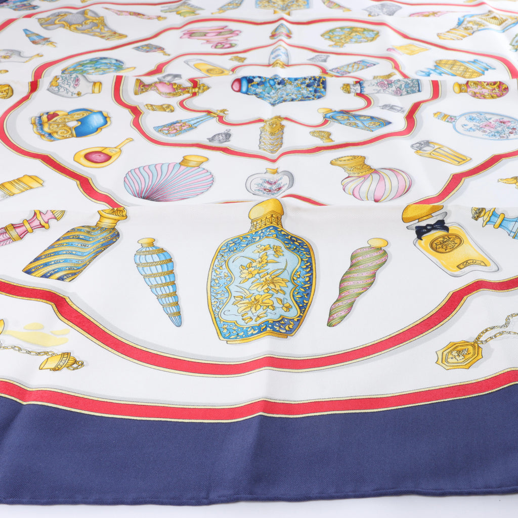 Hermès Pañuelo Carré 90 "Qu'importe le flacon" 100% seda en amarillo