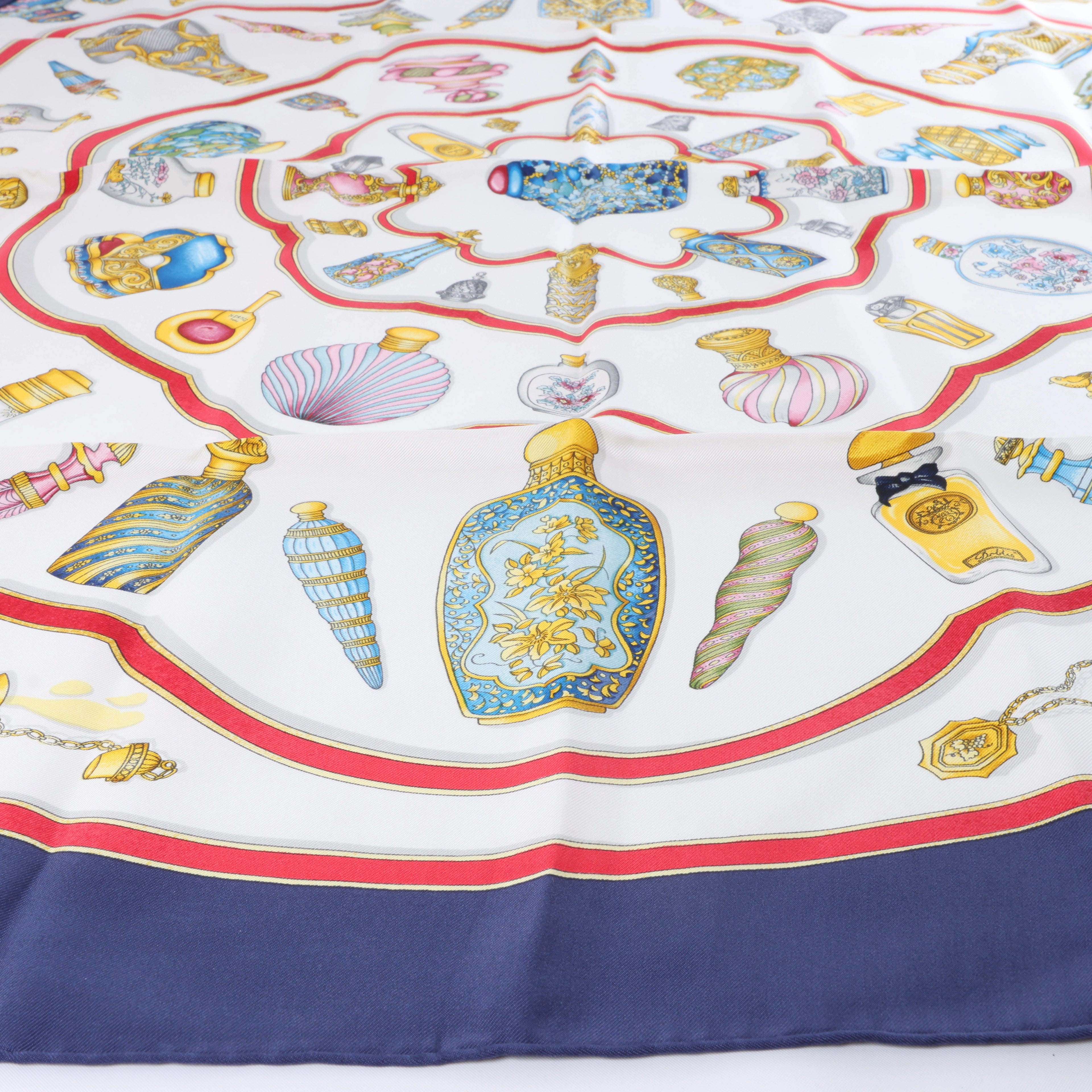 Hermès Pañuelo Carré 90 "Qu'importe le flacon" 100% seda en amarillo