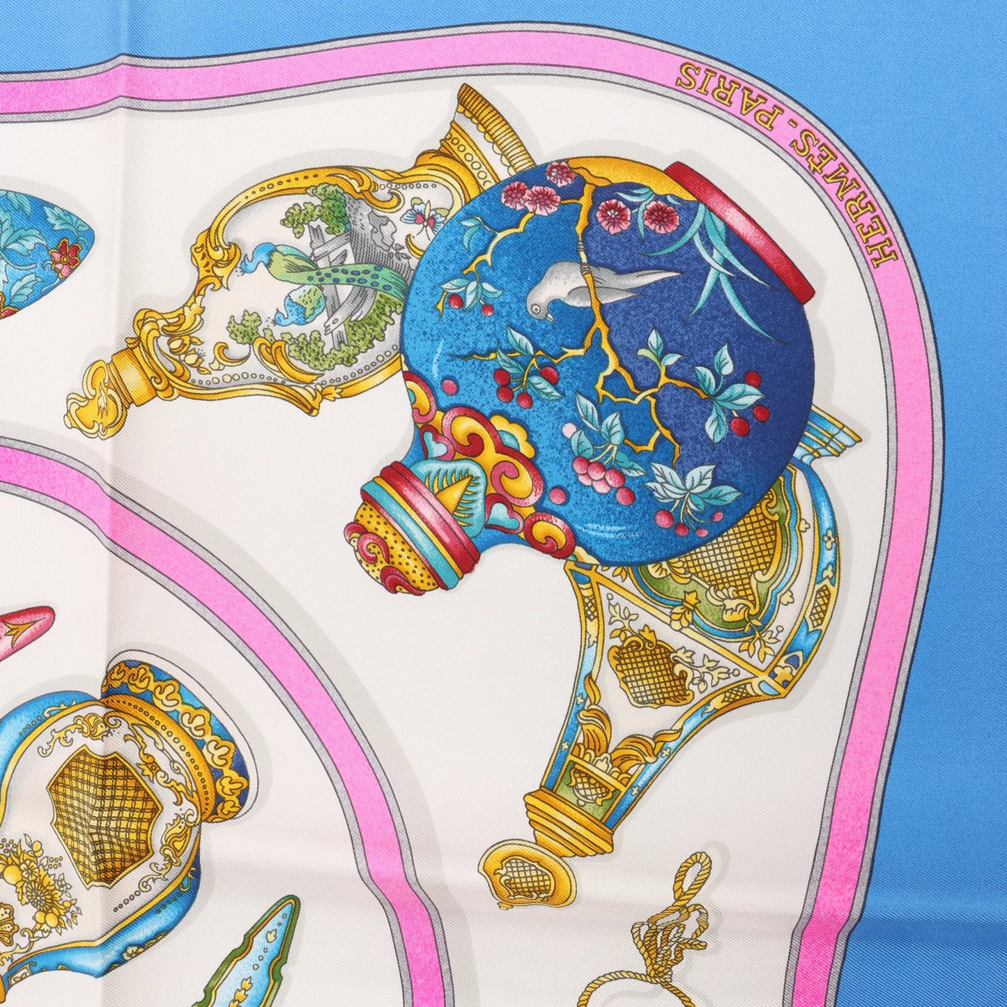 Hermès Carré 90 "Qu'importe Le Flacon" Mouchoir en soie en Bleu