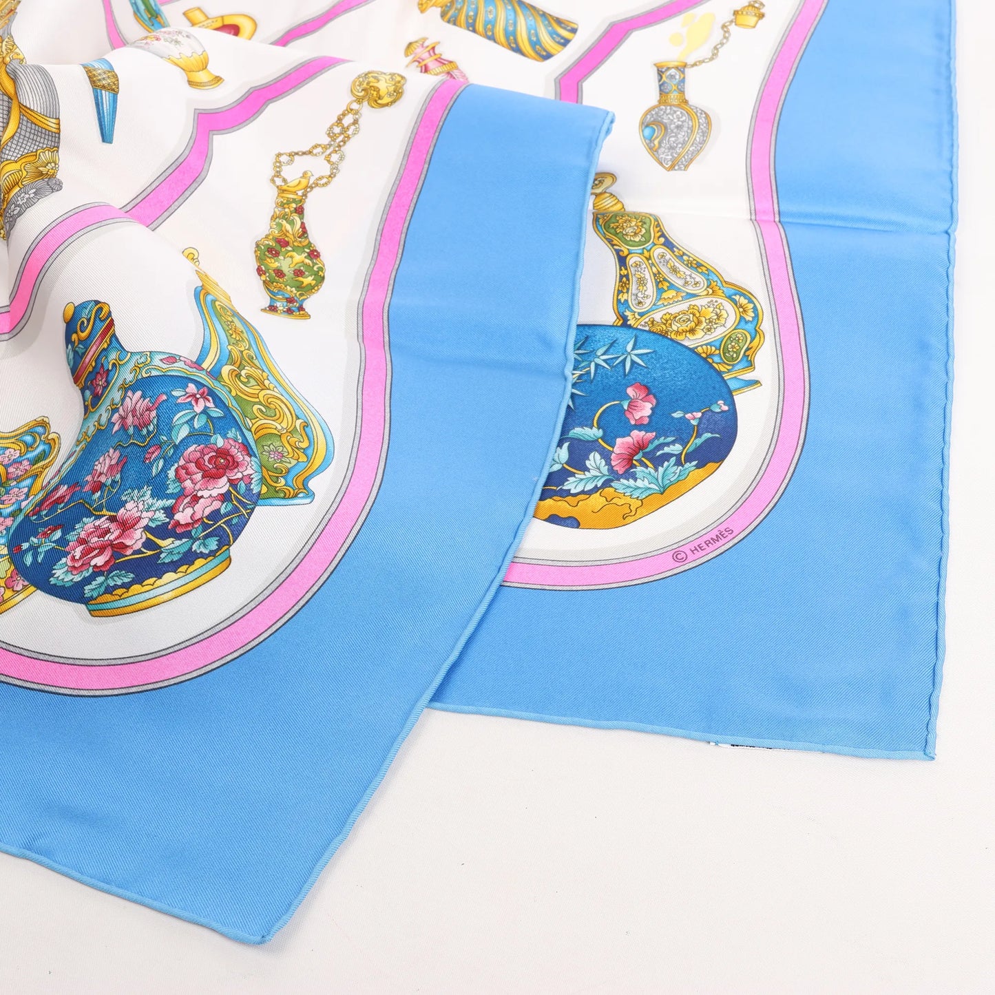 Hermès Carré 90 "Qu'importe Le Flacon" Mouchoir en soie en Bleu