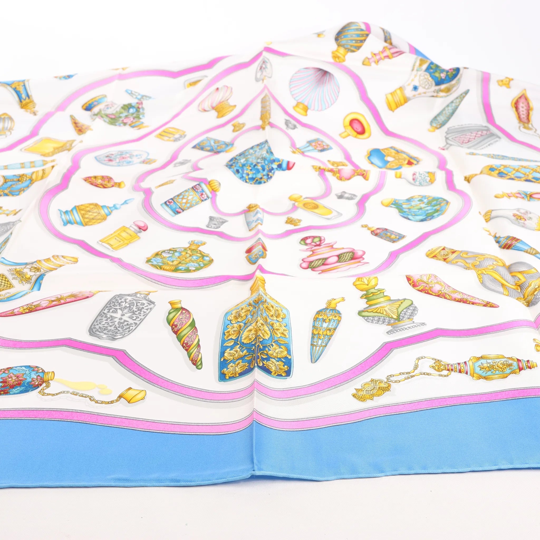 Hermès Carré 90 "Qu'importe Le Flacon" Silk handkerchief in Blue